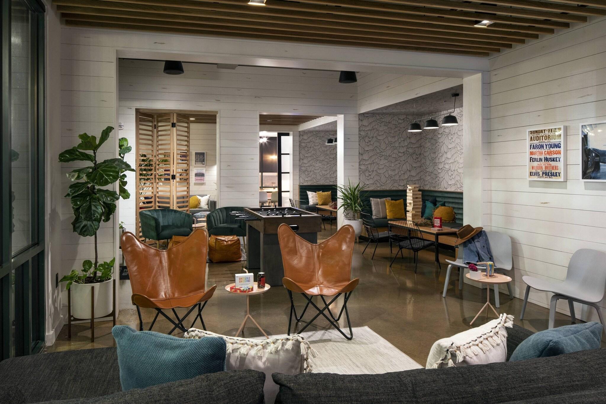 Vista Lobby MOXY Memphis Downtown
