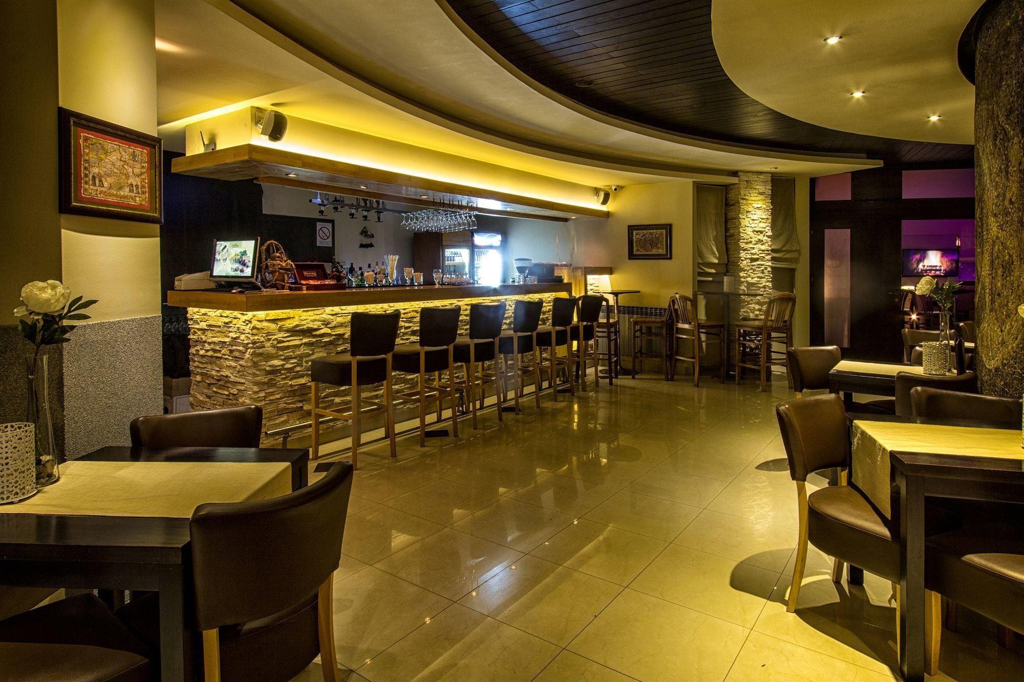 Bar/Salón Petrus Hotel