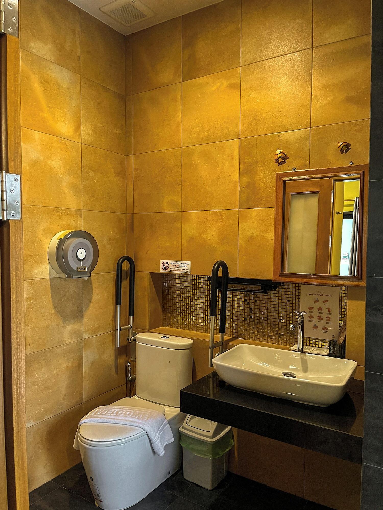 Equipamiento de Habitación Baanmee Phuket Sha Plus