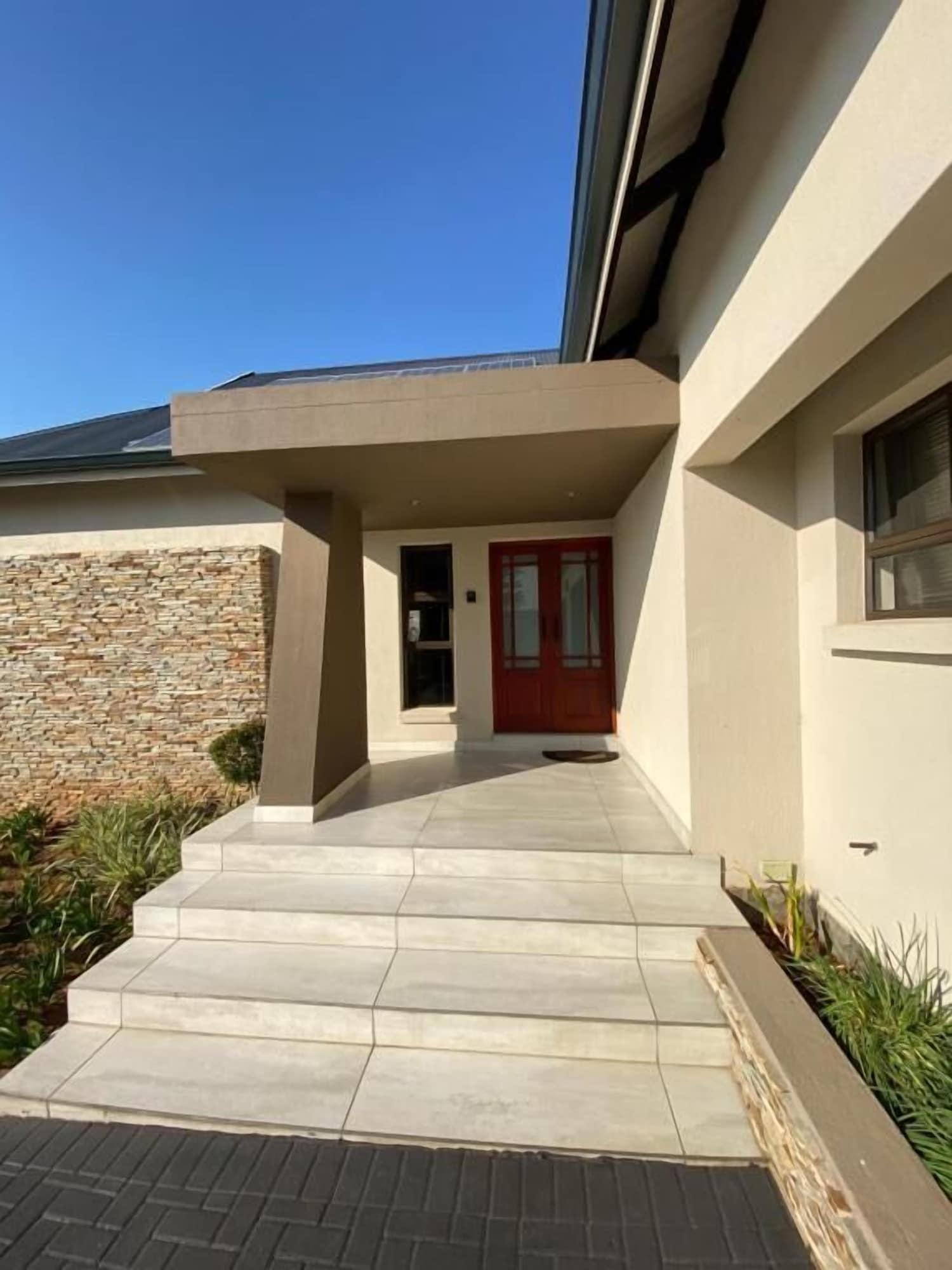 Vista Exterior Khaya Elihle Guest House