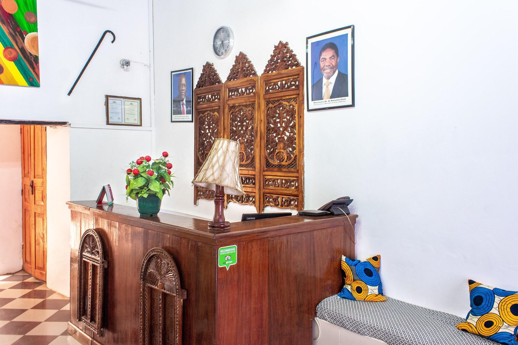 Vista Lobby Mrusi House
