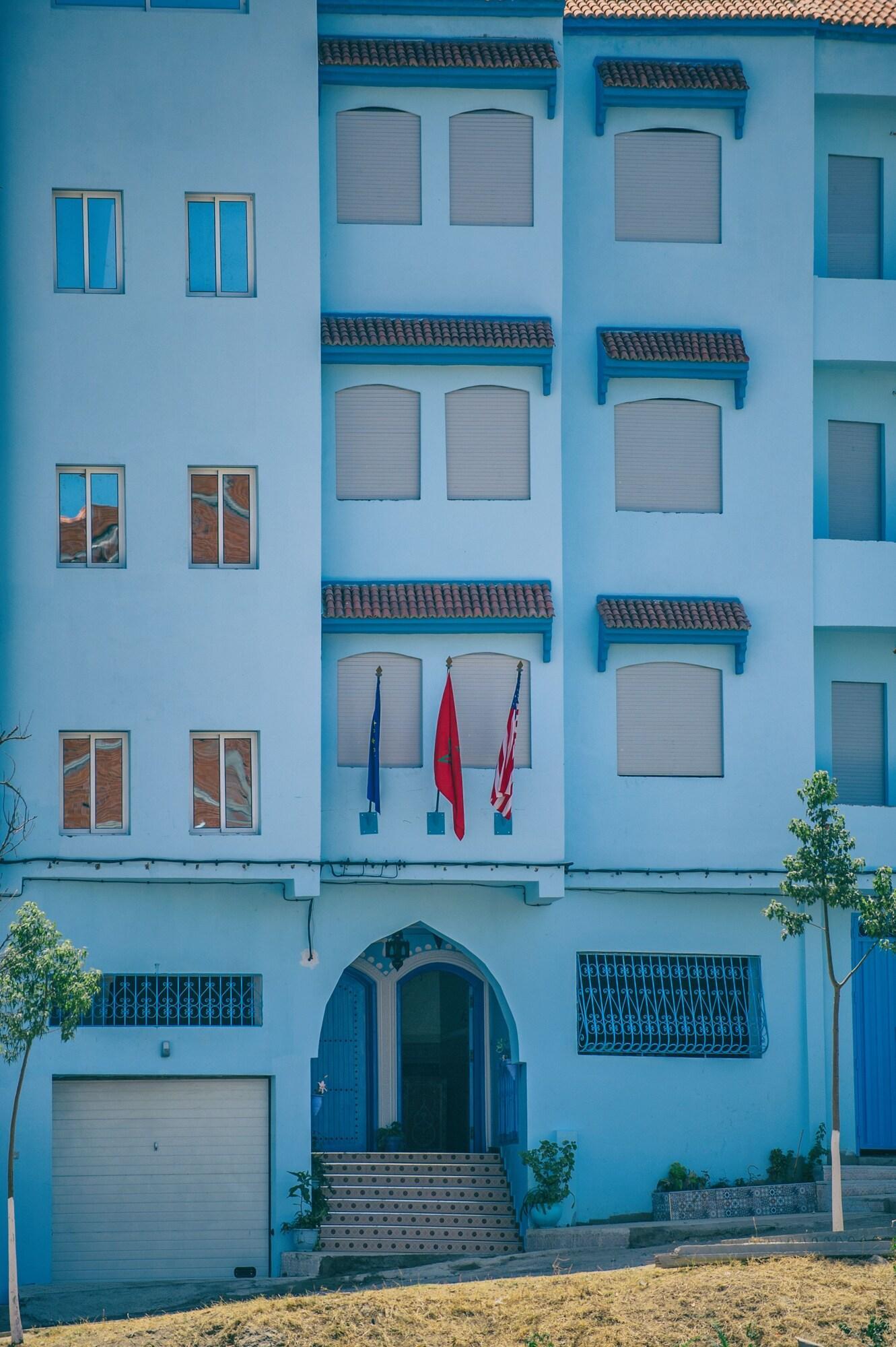 Vista Exterior Puerta Azul