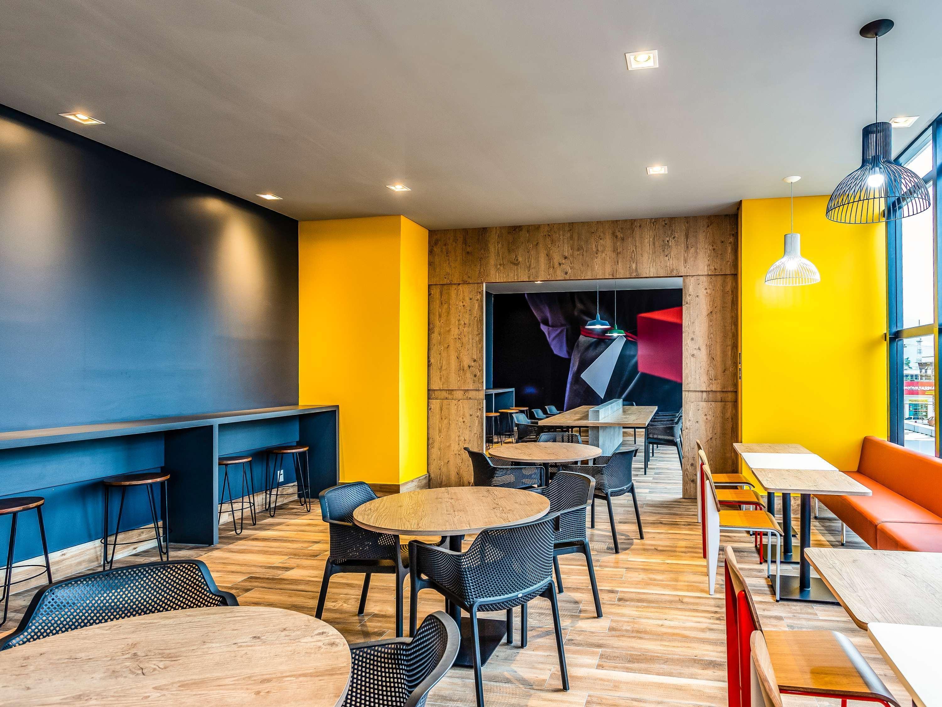 Bar/Salón Ibis Palmas Avenida JK