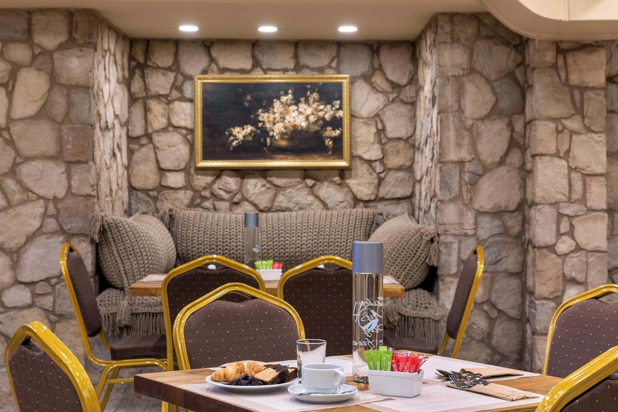 Restaurant Athens Manor Houses Suites Apartments