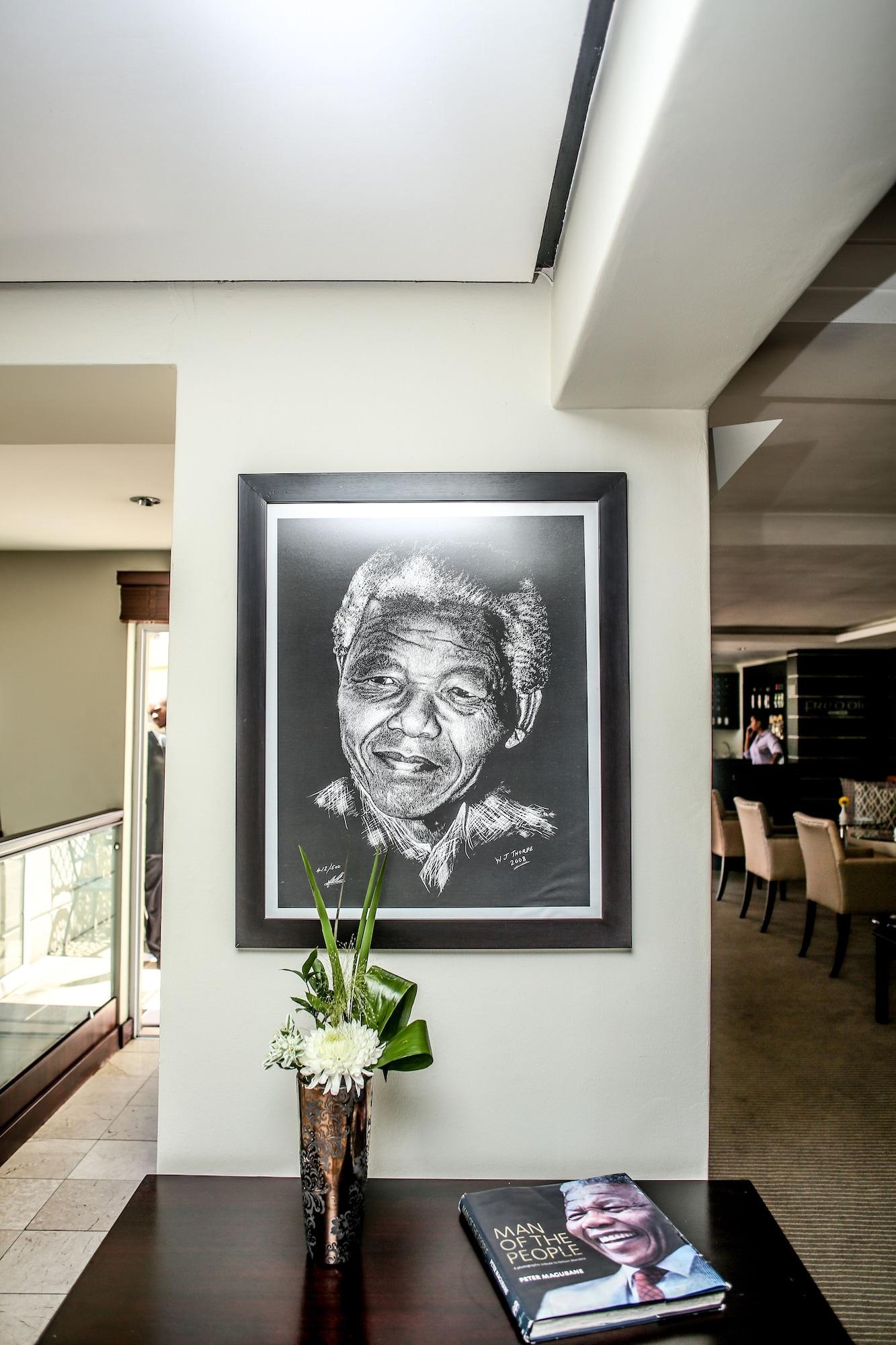 Vista Lobby The Bantry Bay Aparthotel by Totalstay