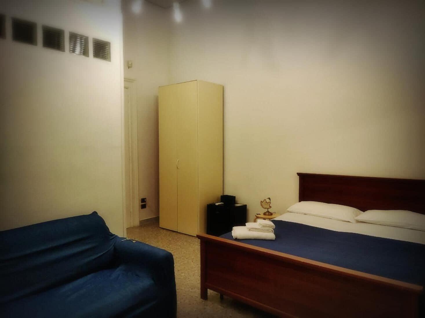 Habitación Room-come and Visit Naples !! We Look fo