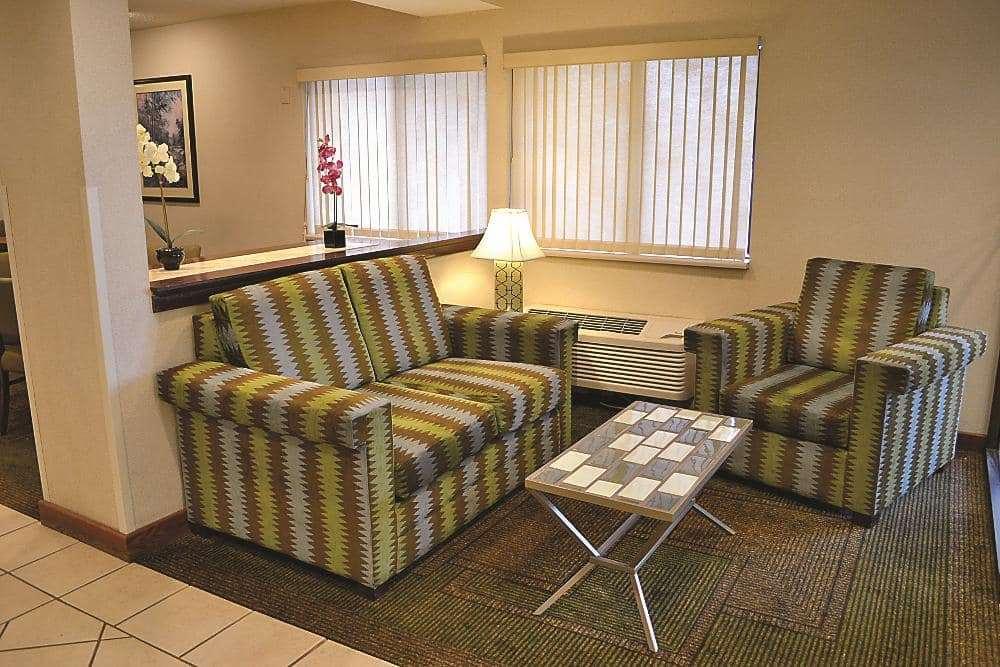 Vista Exterior Days Inn by Wyndham Pleasant Prairie Kenosha