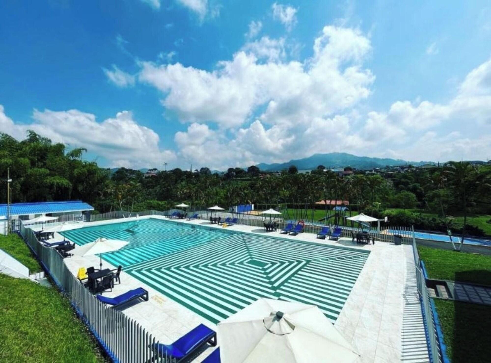 Vista Piscina Hotel Villa Mónaco