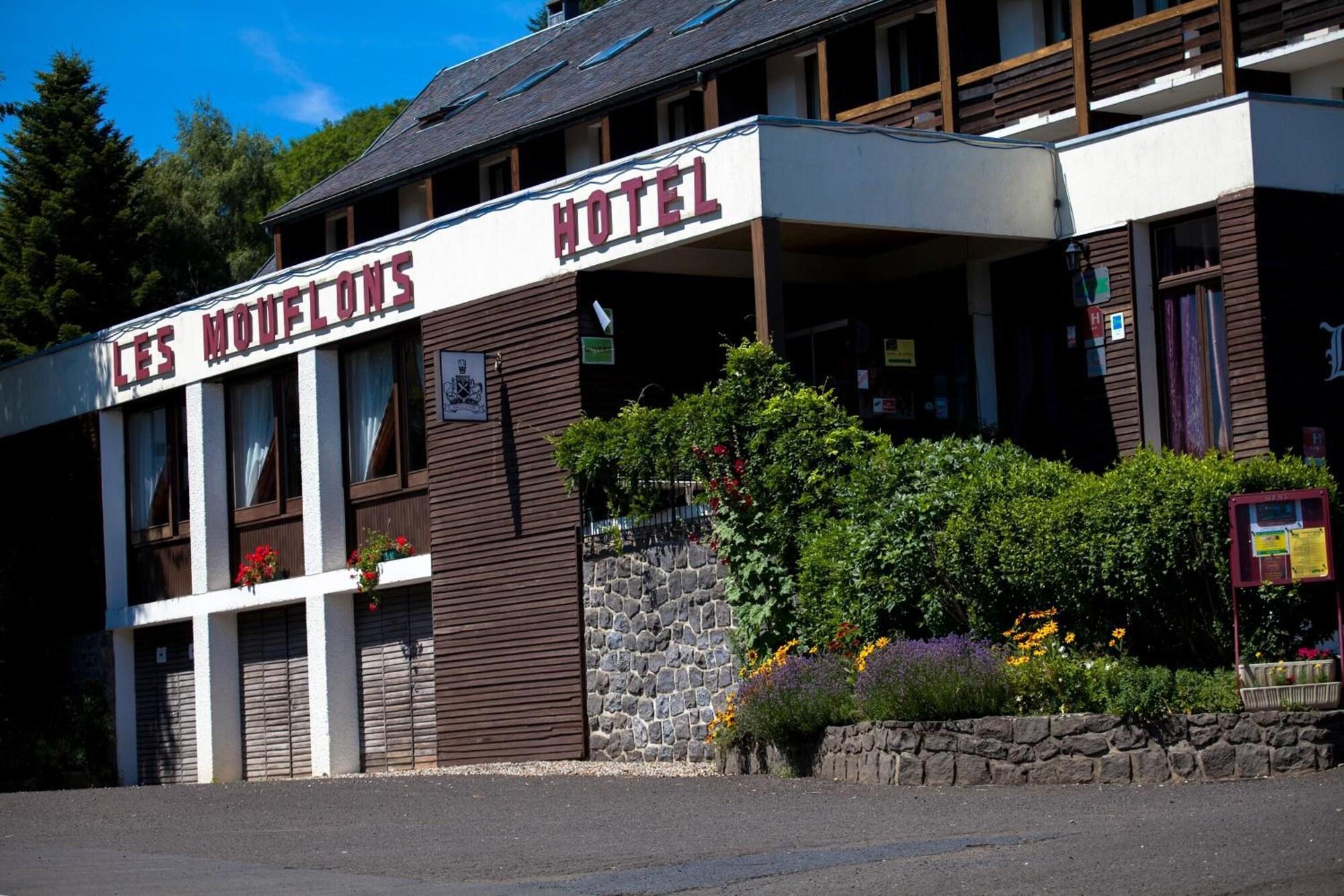 Vista Exterior Le Grand Hôtel de Besse