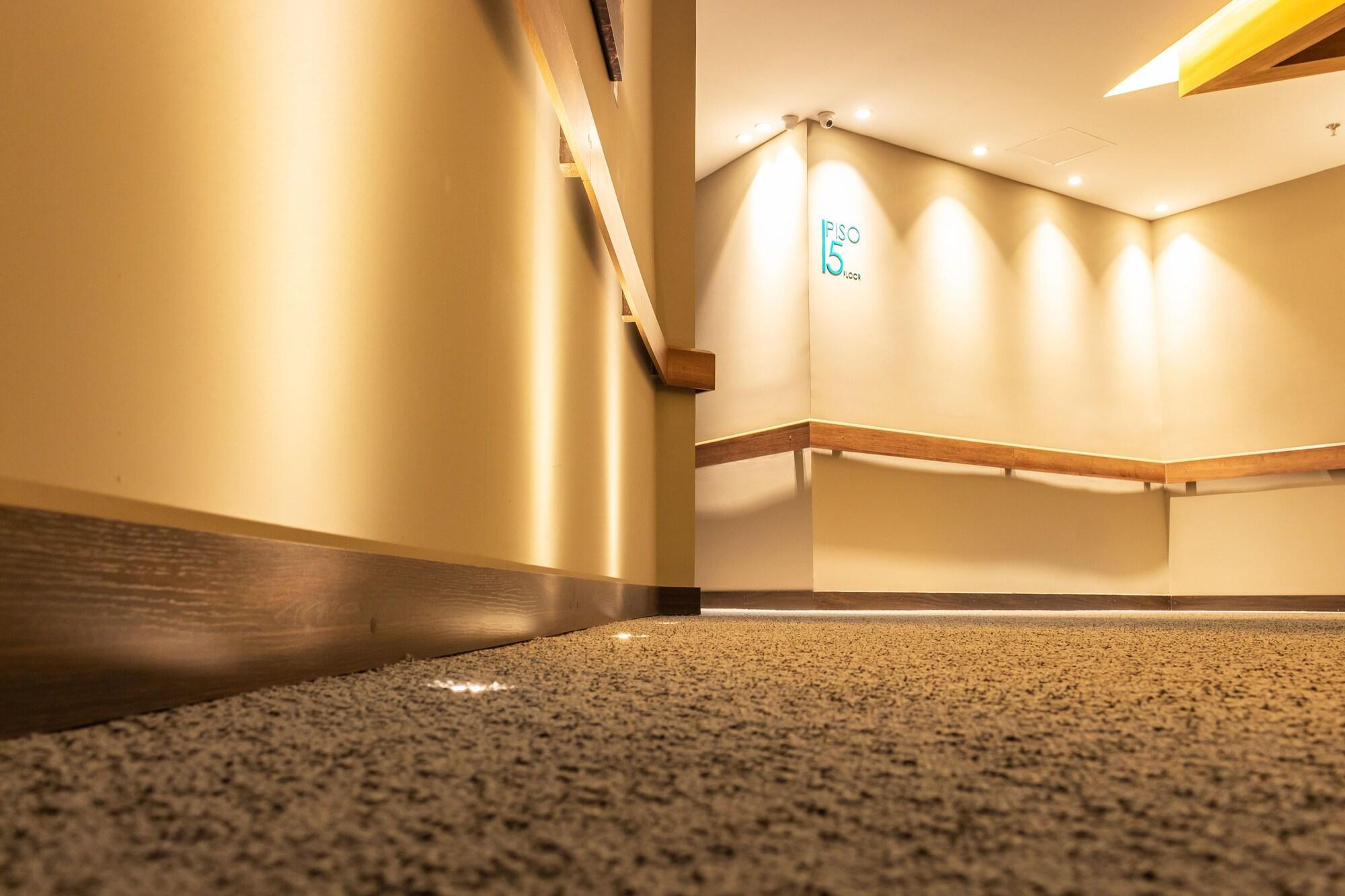 Vista Lobby Hotel F25