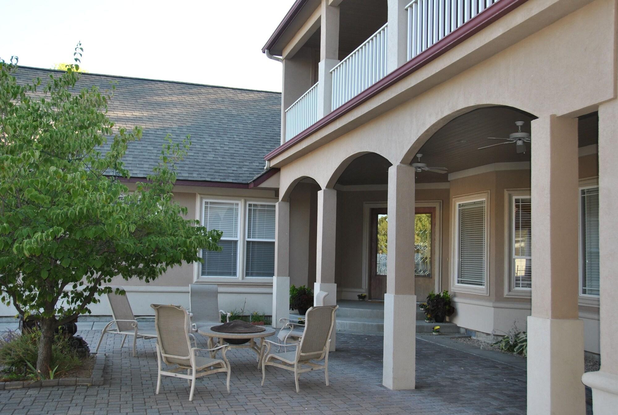 Vista Exterior Perfect Moments B&B and Event Venue