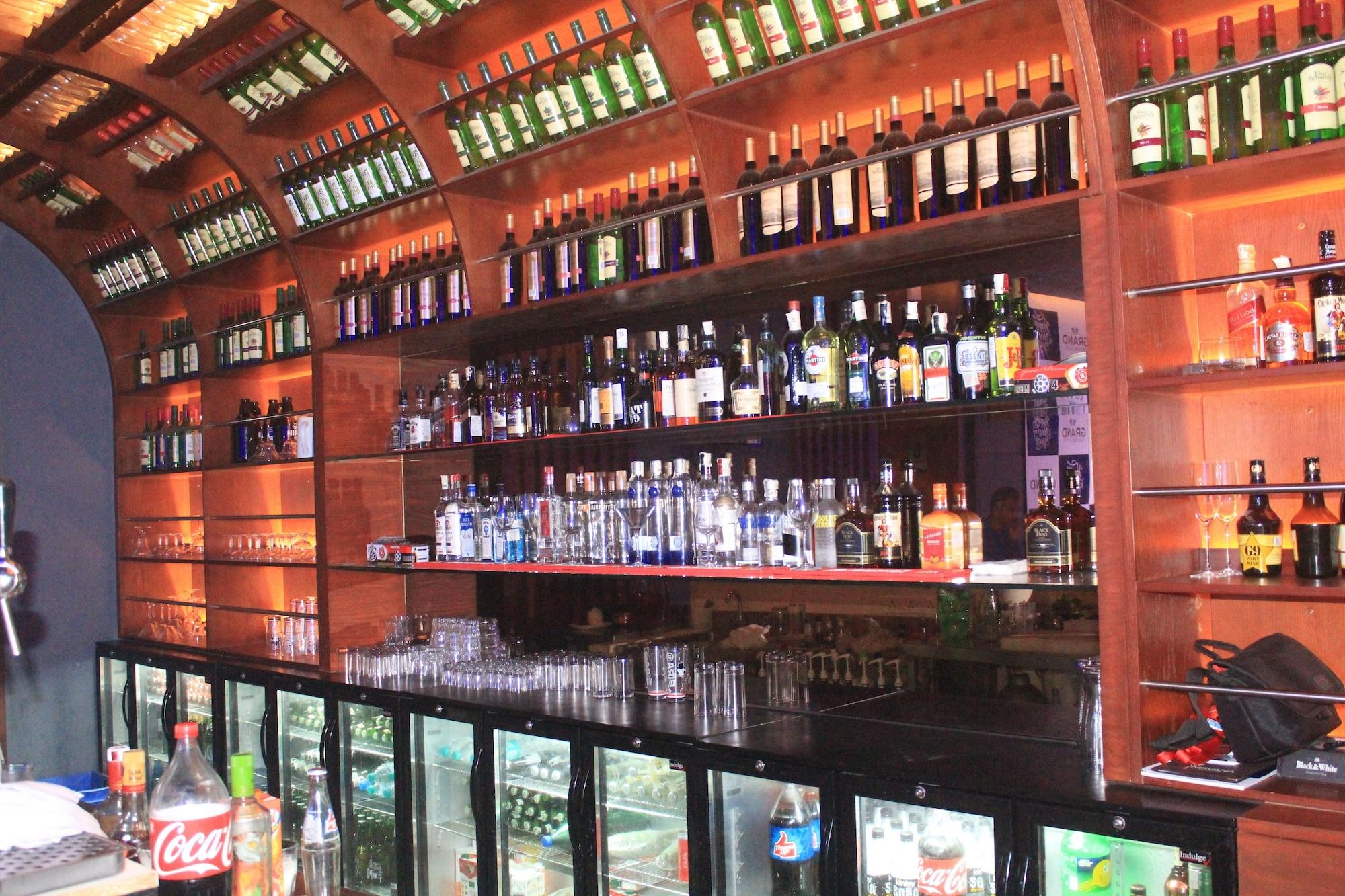 Bar/Salón Grand Tamanna Hotel Hinjawadi Pune
