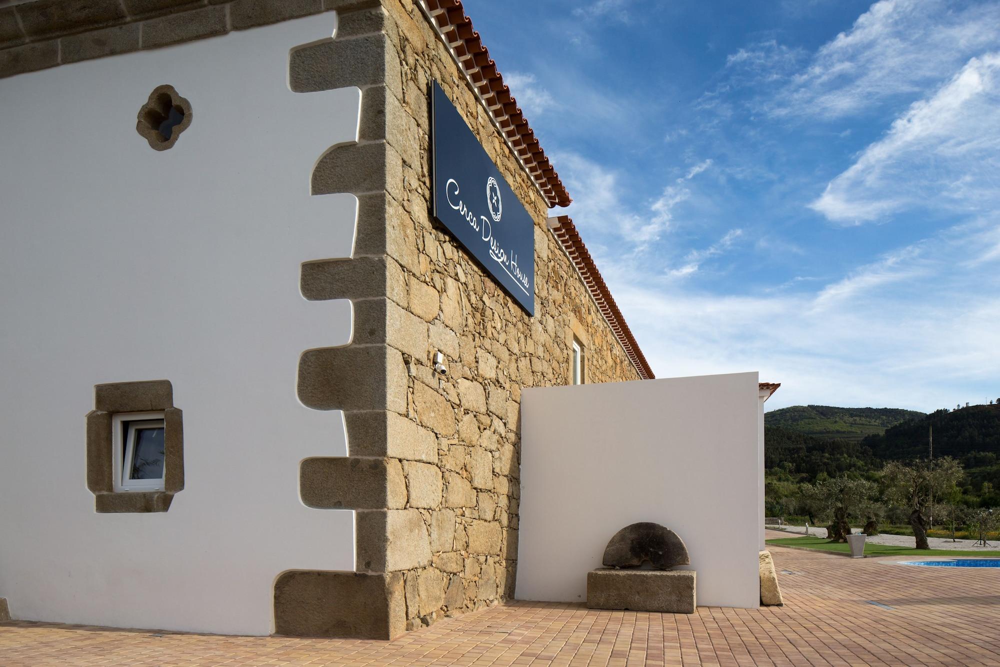 Vista Exterior Cerca Design House