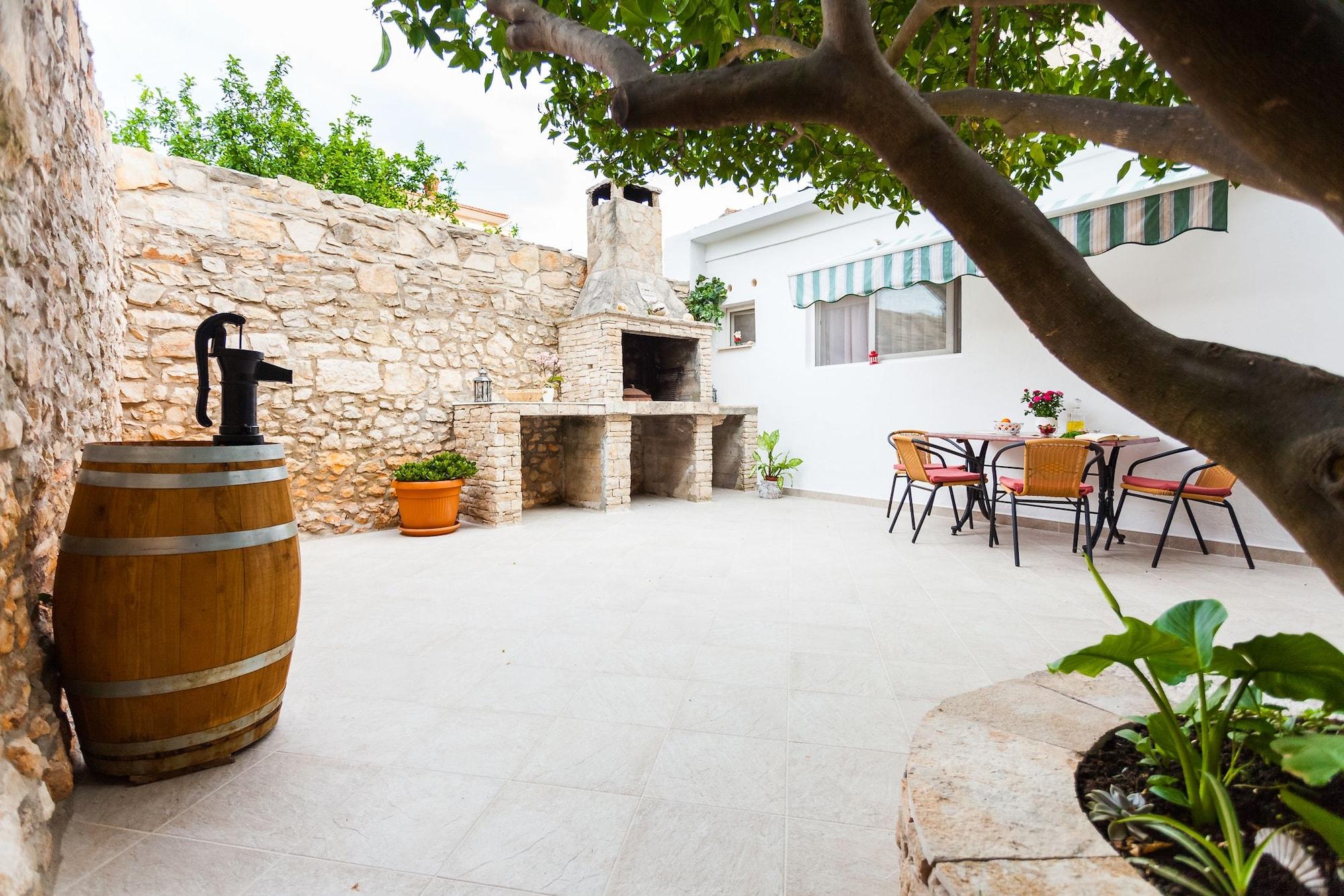 Varios Guest House Mara