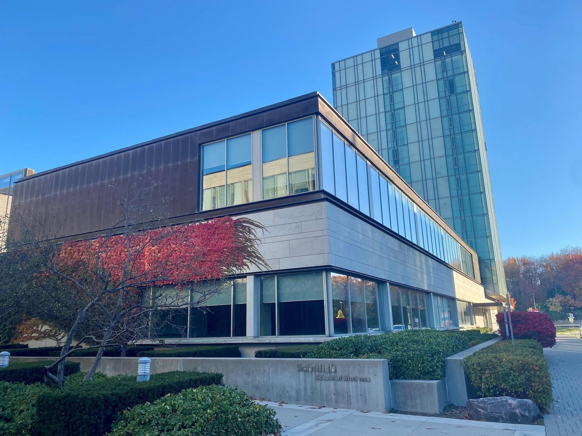 Vista Exterior Schulich Hotel & Conference Centre