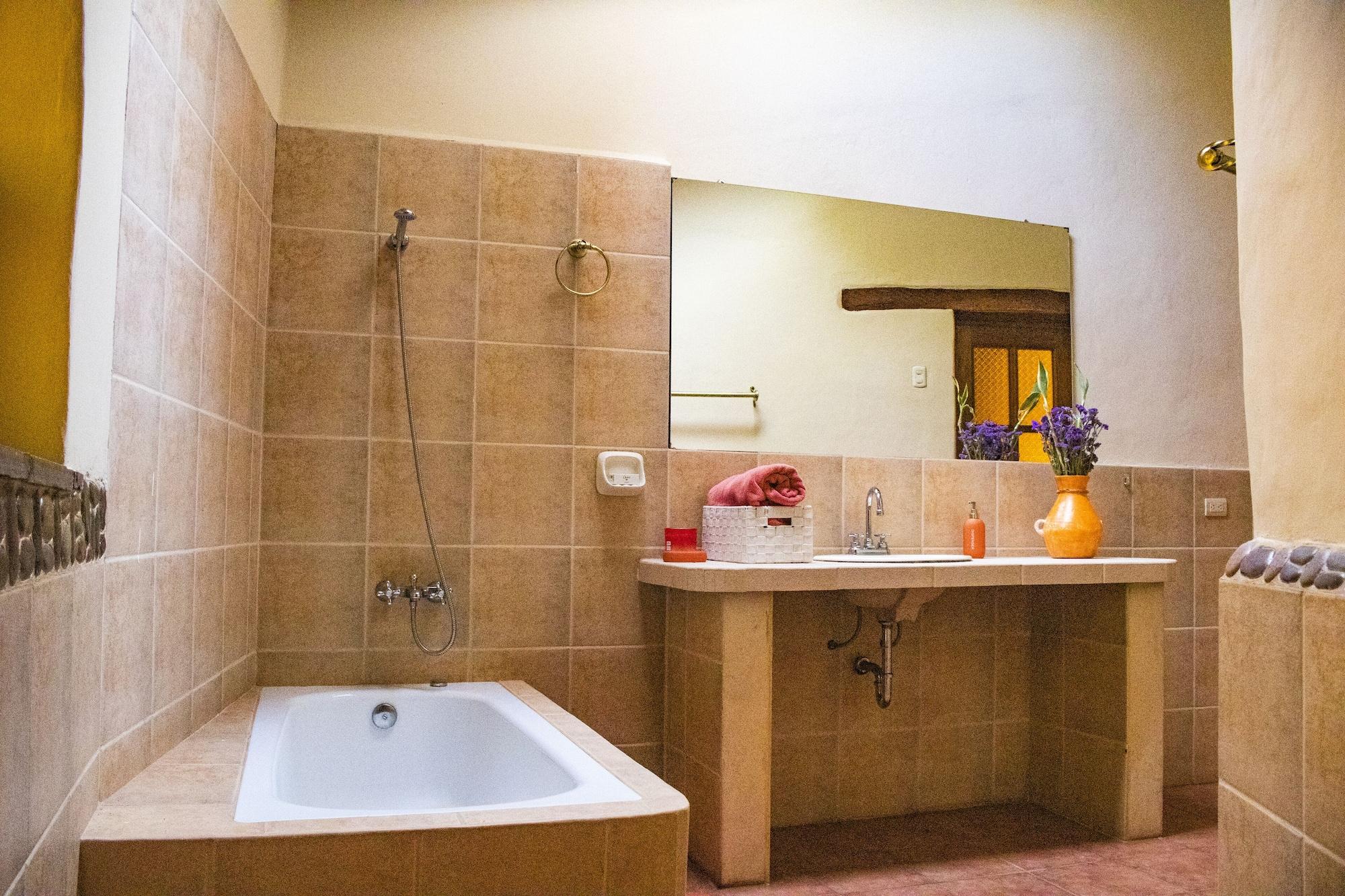 Vista Piscina Valley Walker Home