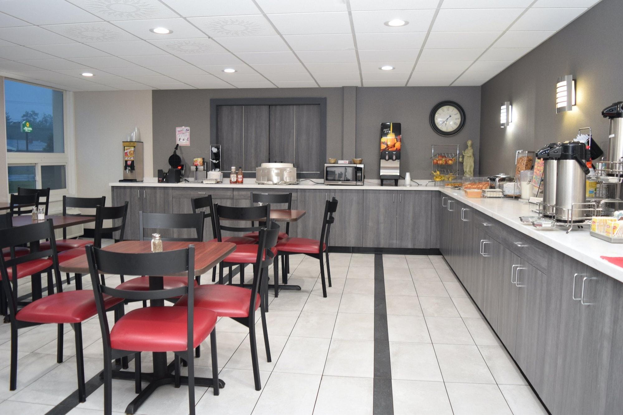 Restaurant Red Roof Inn Batavia