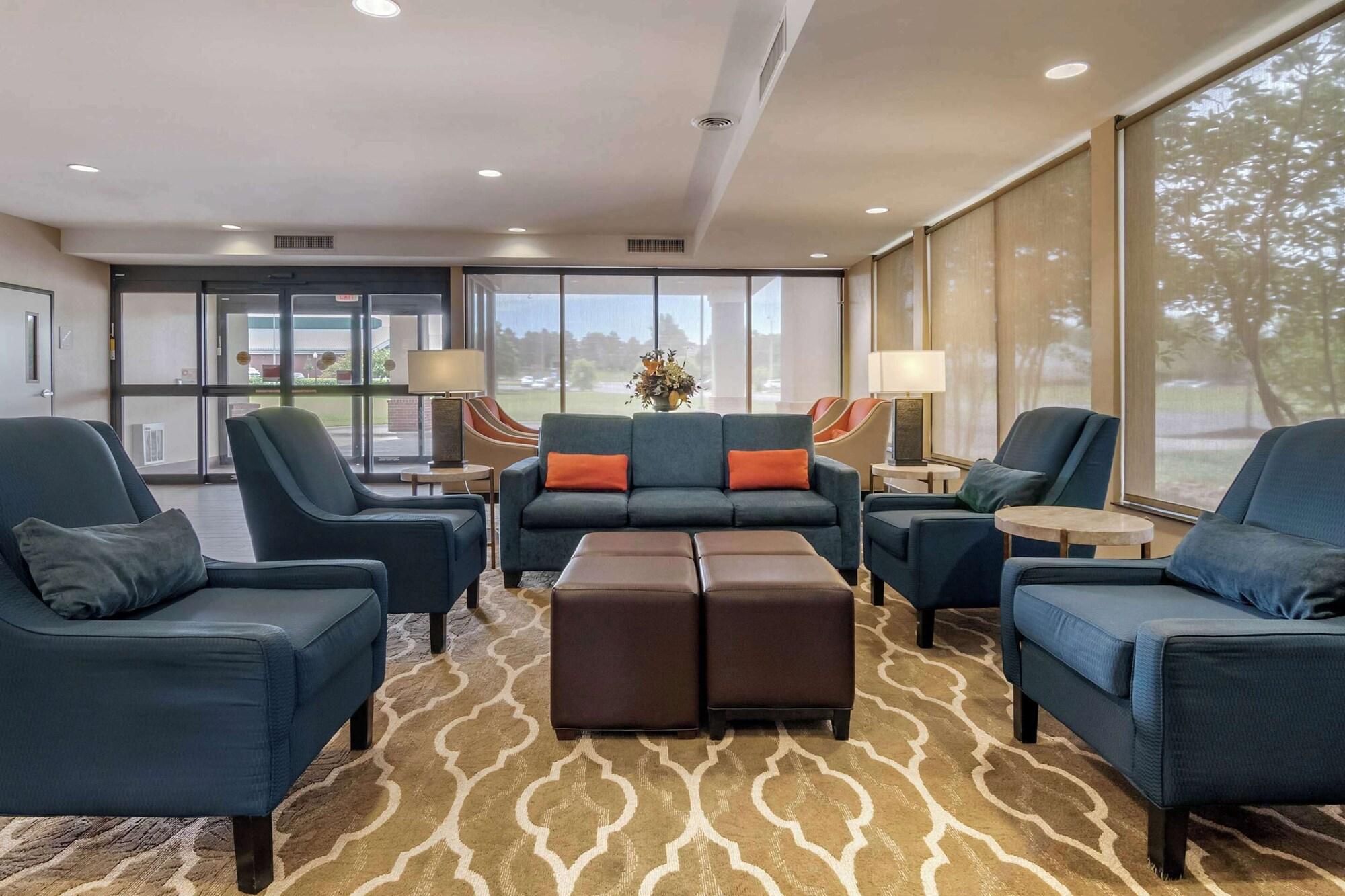 Vista Lobby Comfort Suites Speedway - Kansas City