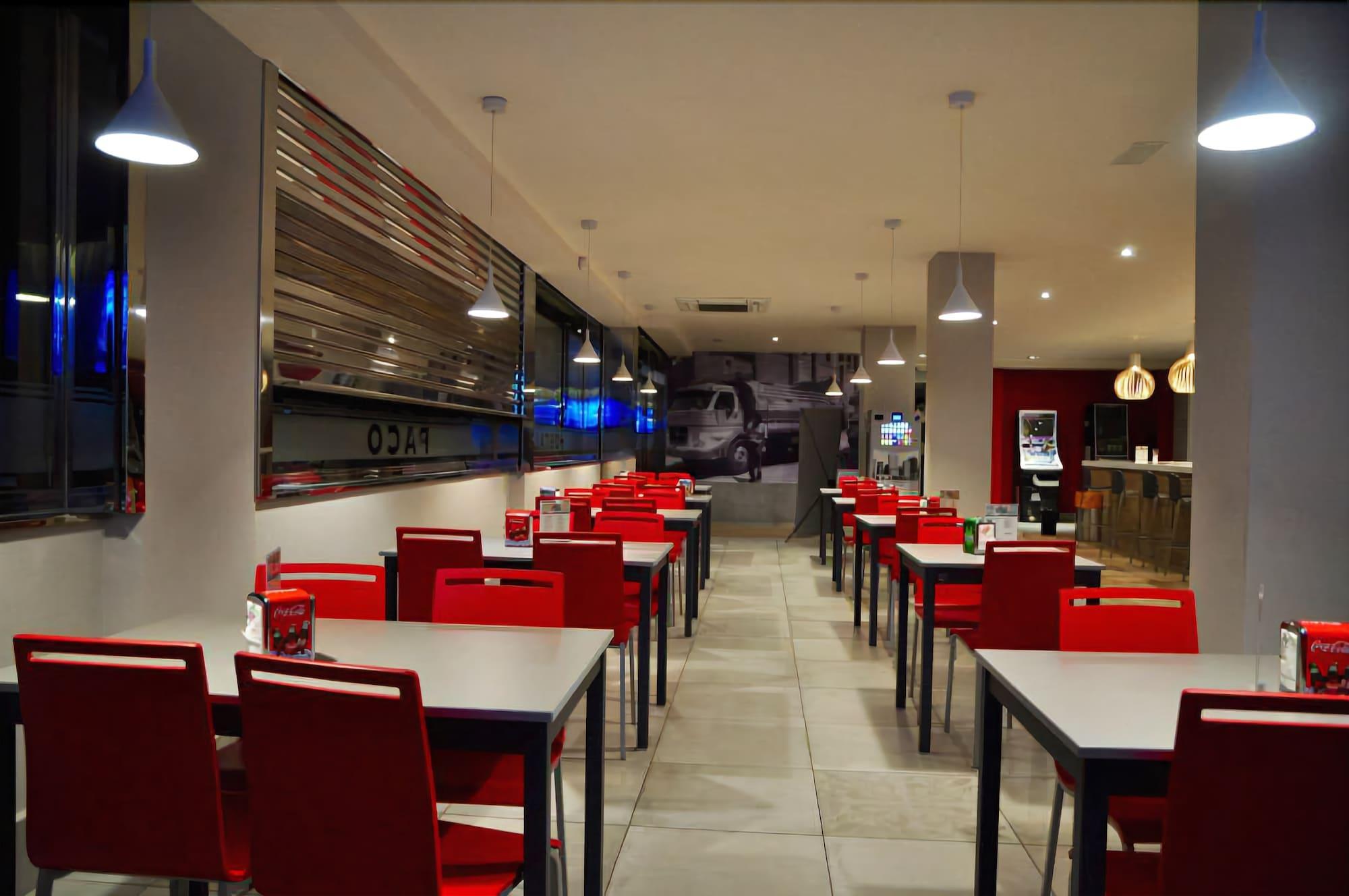 Bar/Salón Hostal Restaurante Paco