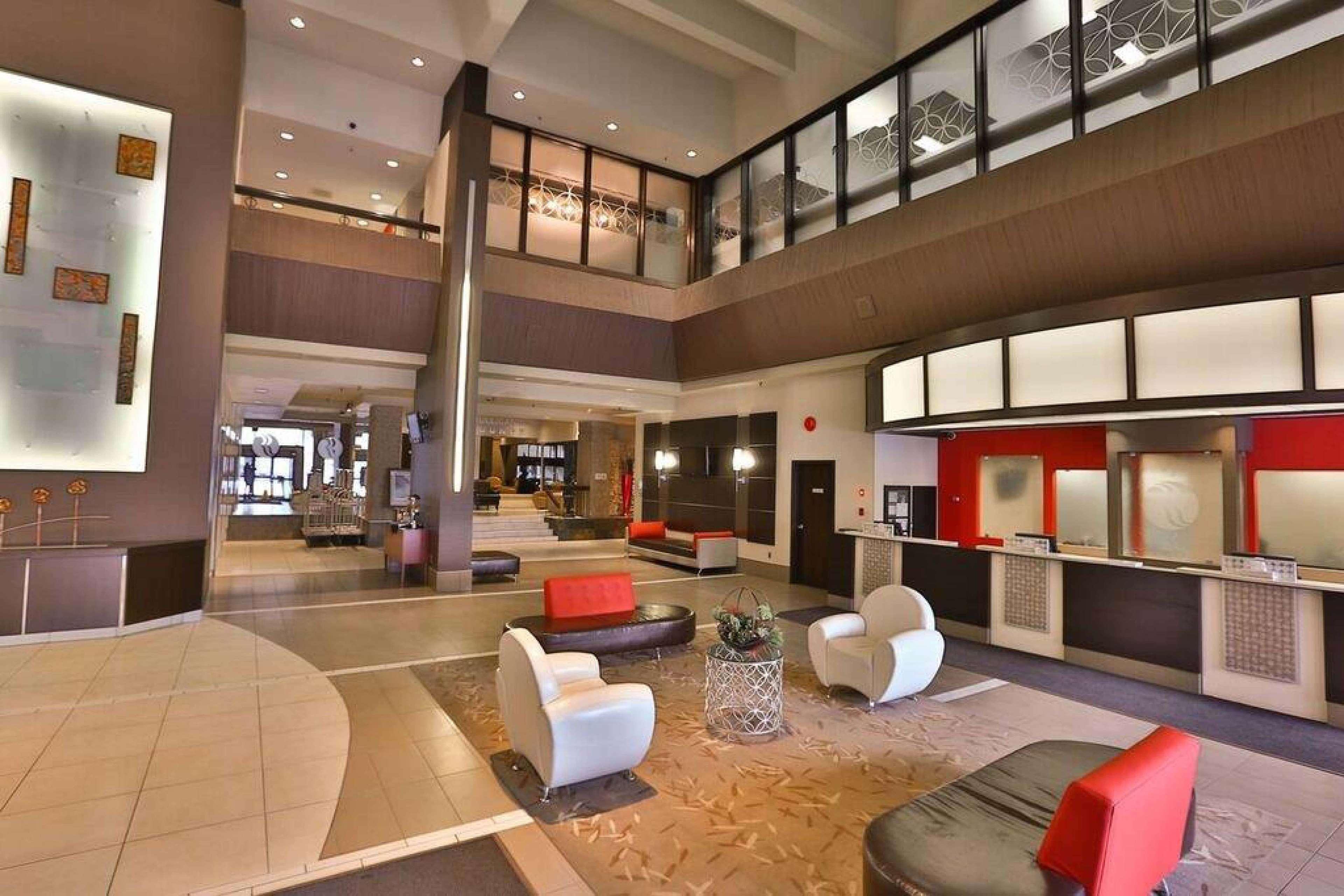 Vista Lobby Ramada Plaza by Wyndham Regina Downtown