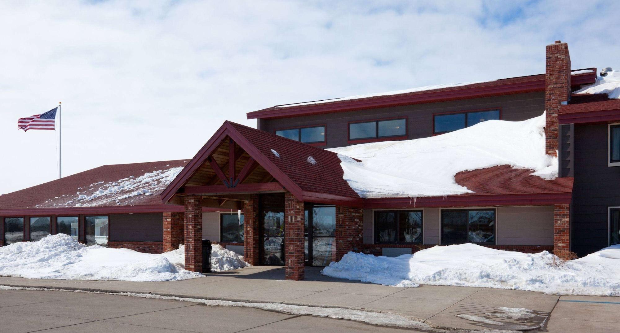 Vista Exterior AmericInn by Wyndham Grafton