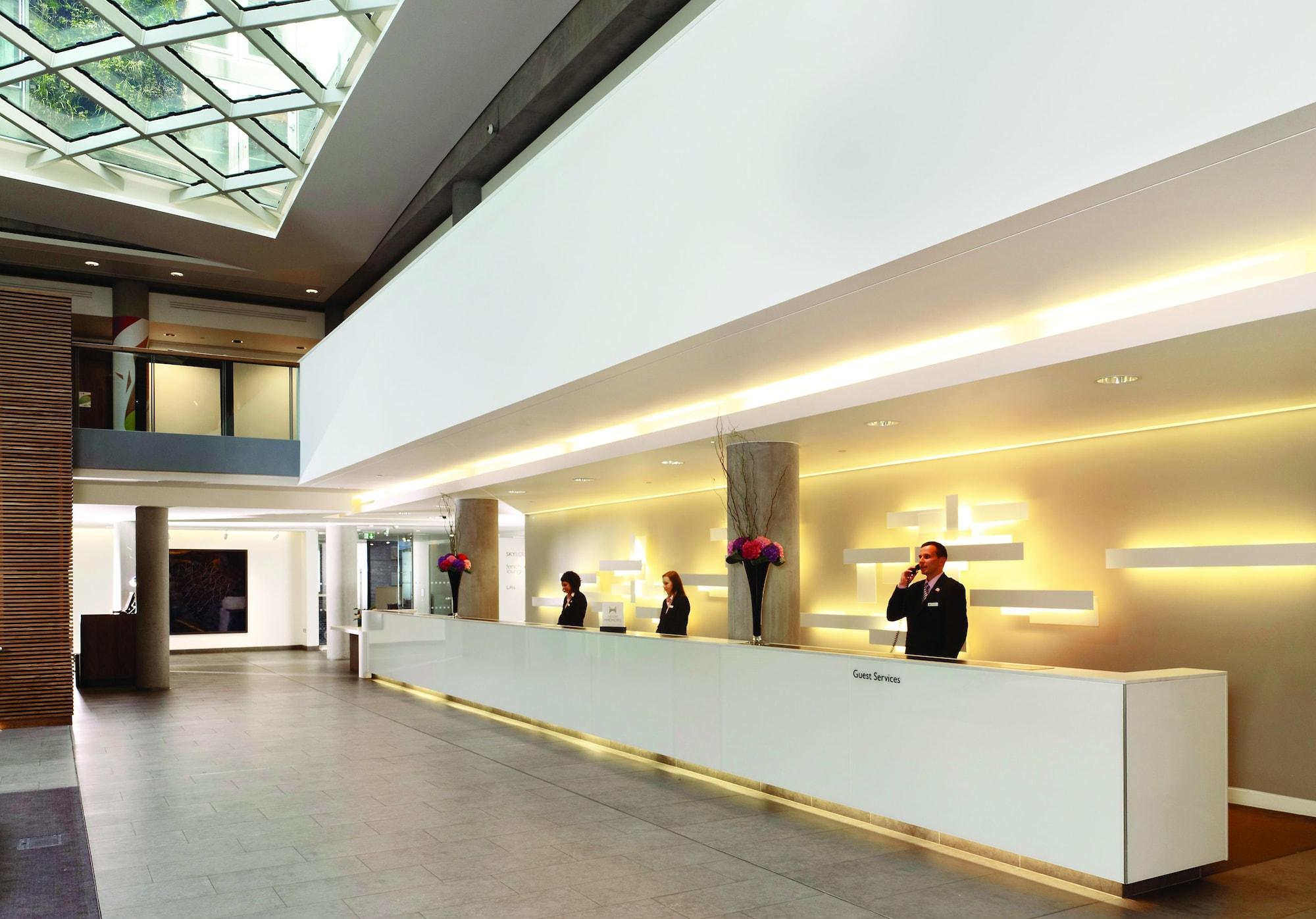 Vista Lobby DoubleTree by Hilton Hotel London -Tower of London