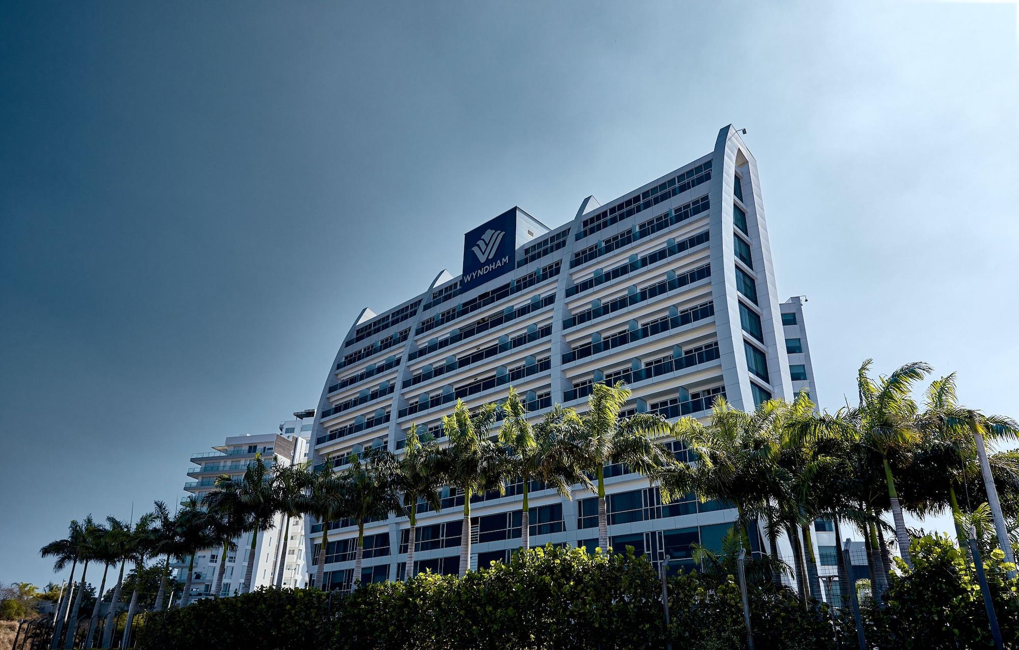 Vista Exterior Wyndham Manta Sail Plaza Hotel & Convention Center