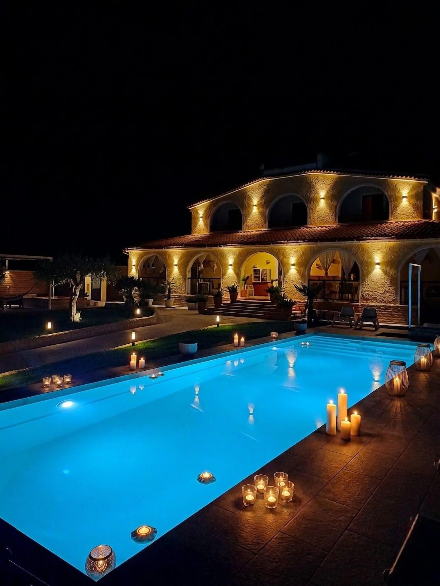 Vista Piscina Villa Sunset Bed & Breakfast