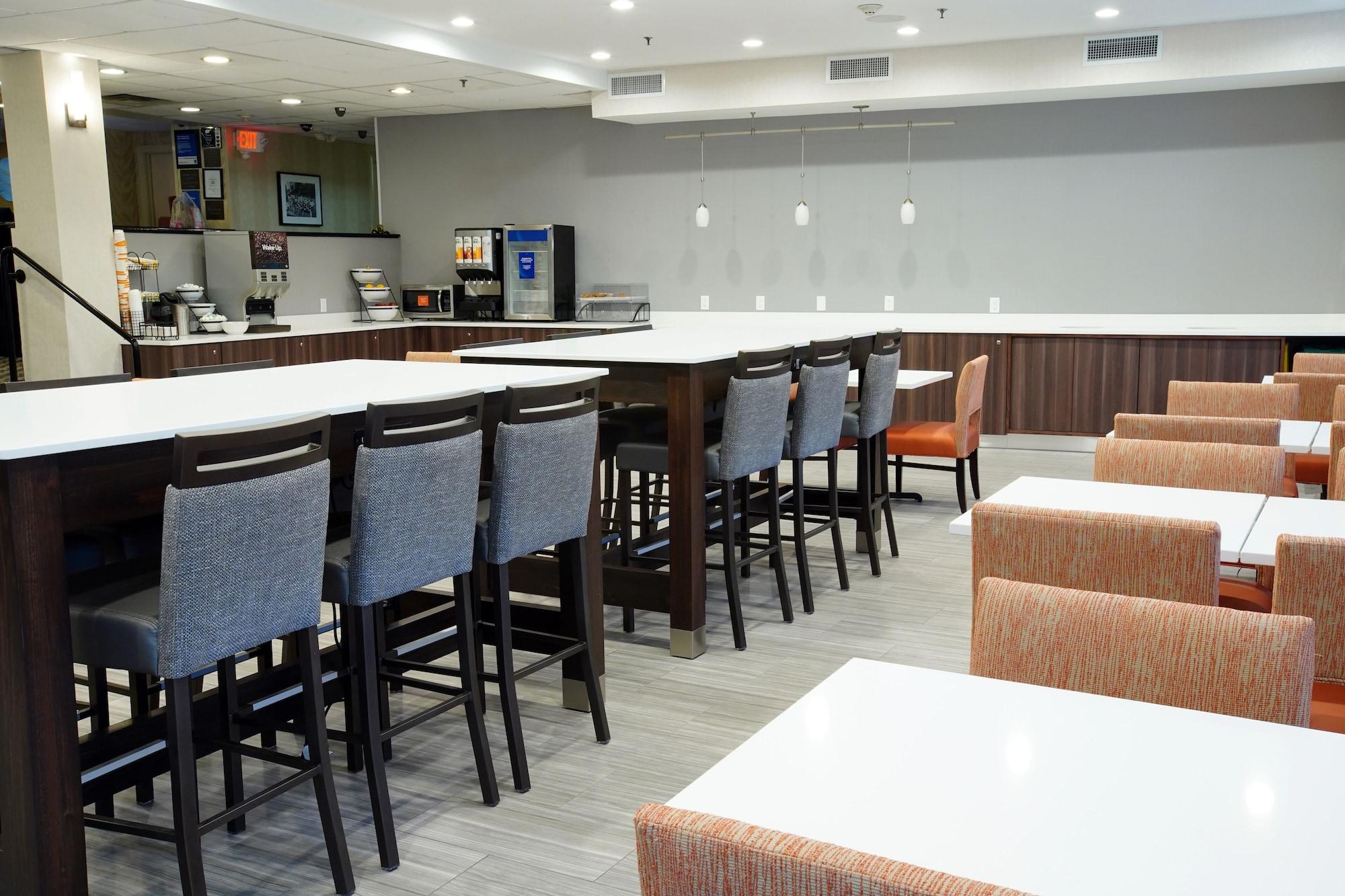 Bar/Salón Best Western Paramus Hotel & Suites