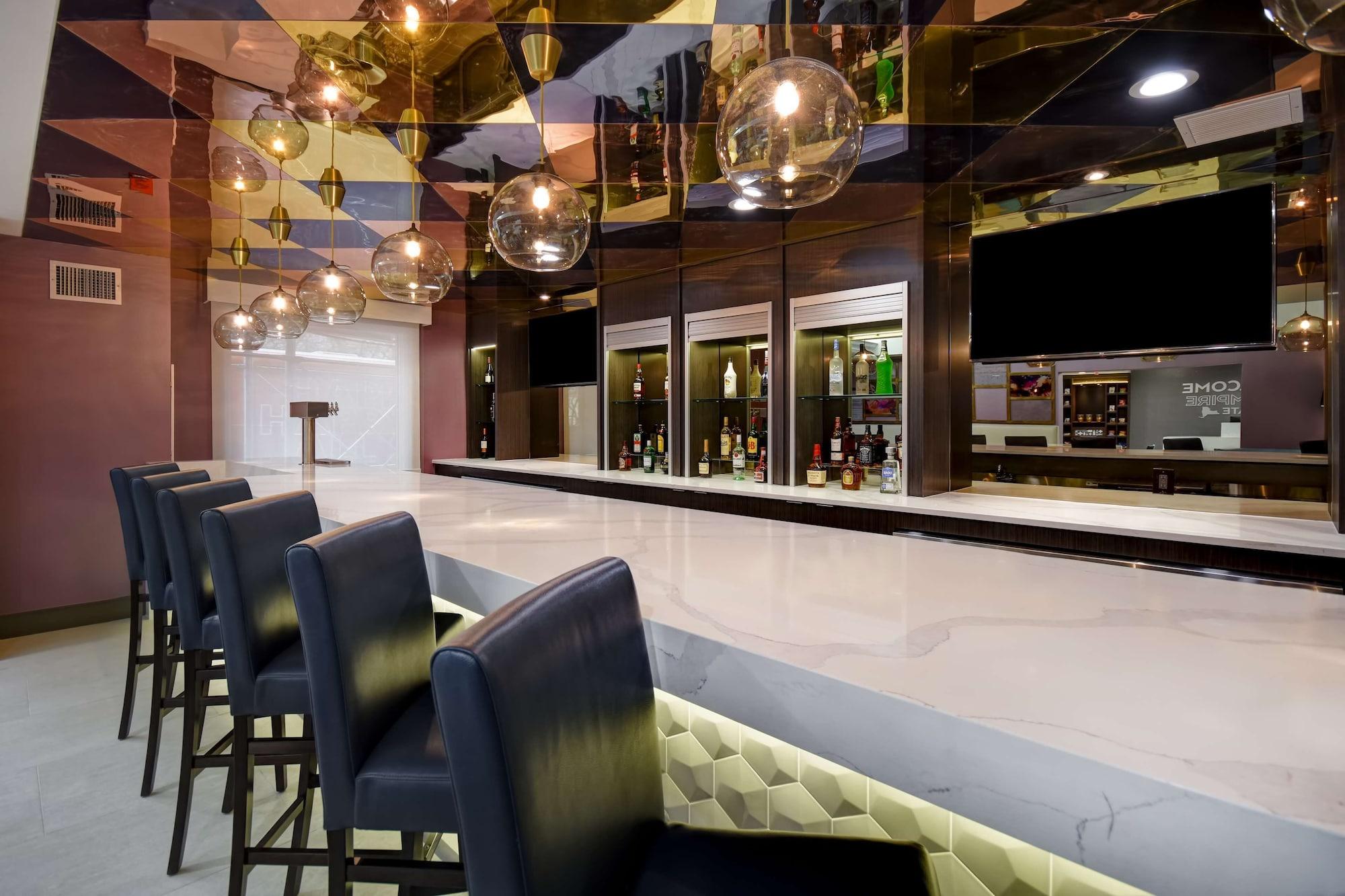 Bar/Salón Hampton Inn NY-JFK
