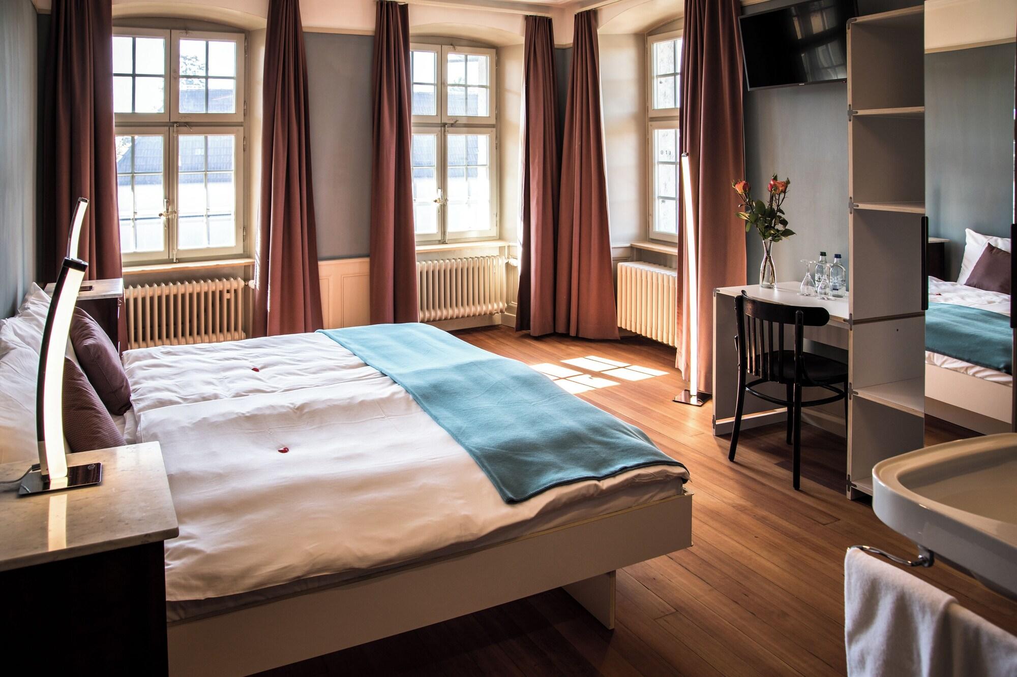 Varios Kreuz Herzogenbuchsee