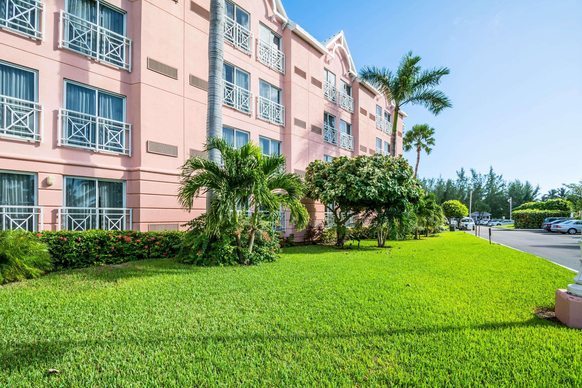 Vista Exterior Comfort Suites Paradise Island