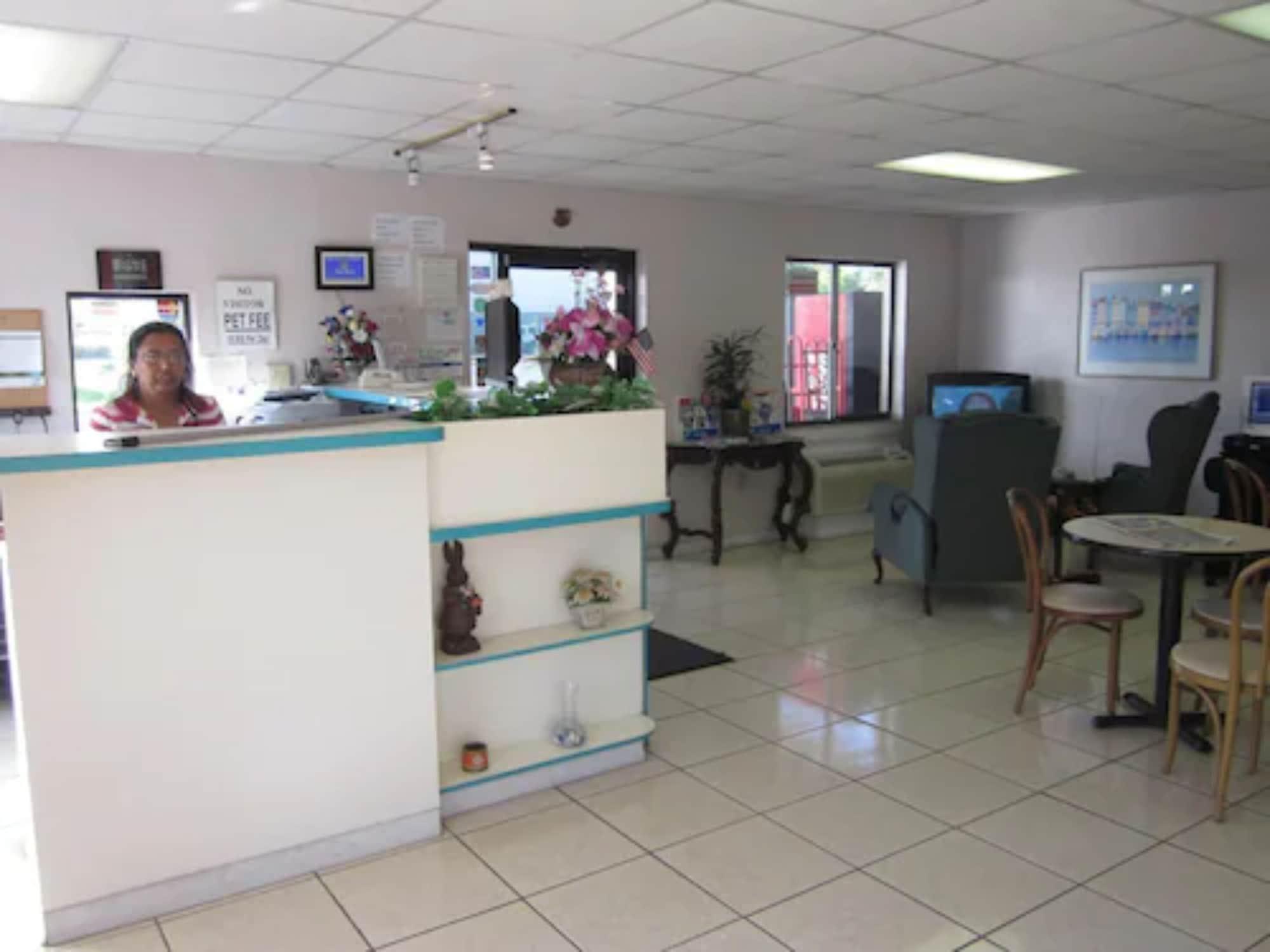 Vista Lobby Westmont Inn - Lakeland