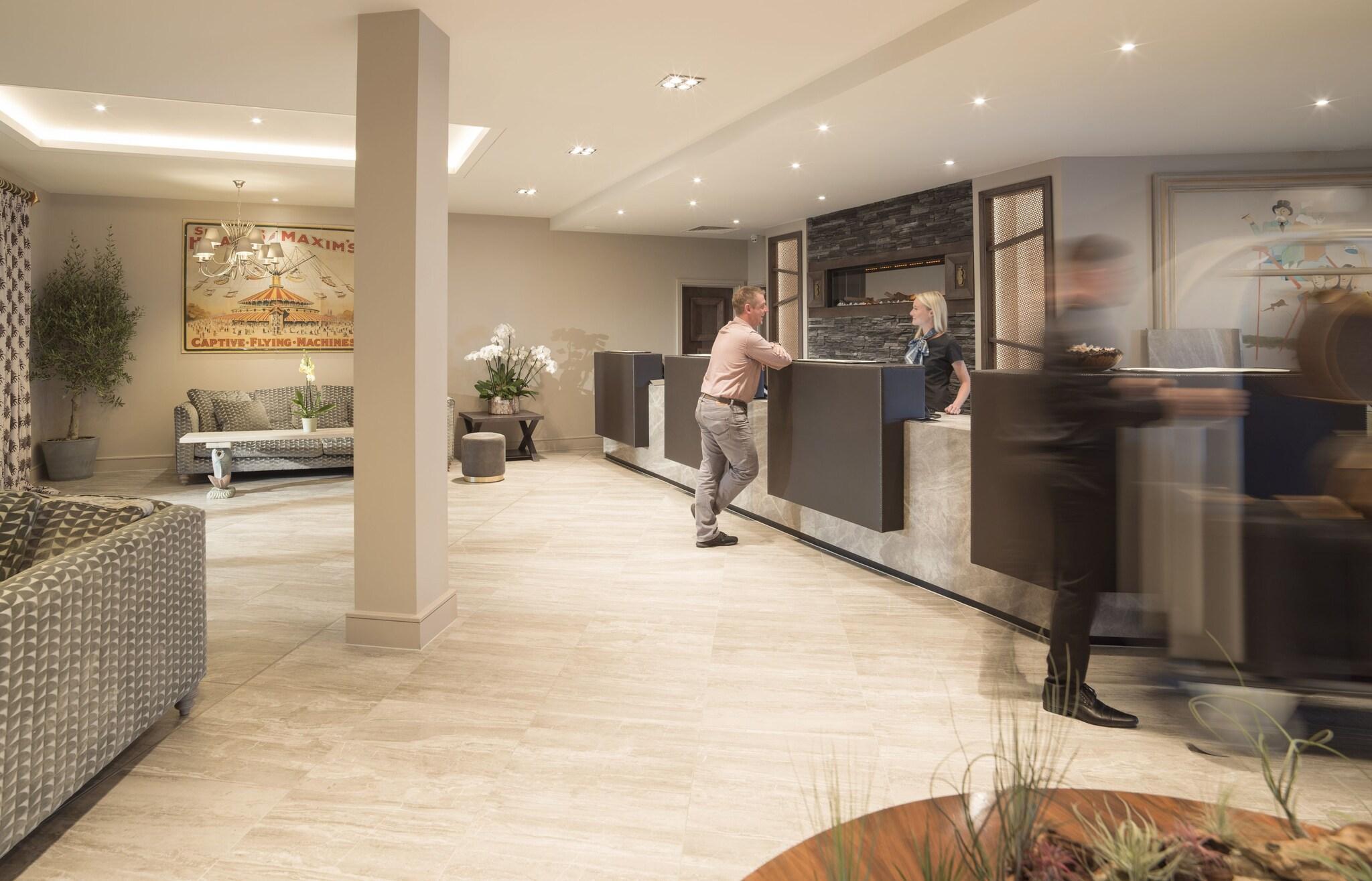 Vista Lobby Boulevard Hotel