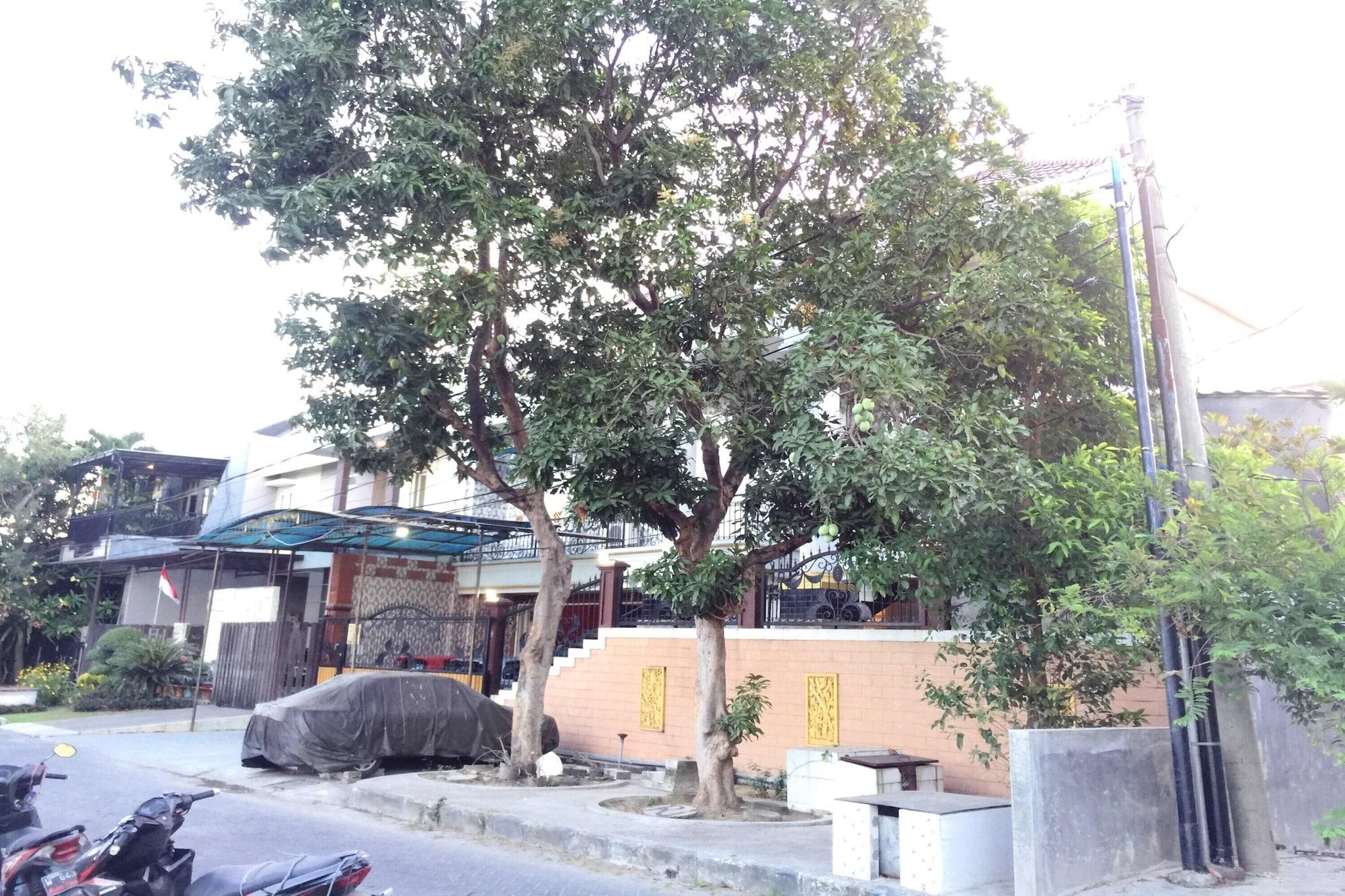 Vista Exterior SPOT ON 93880 Guest House Bu Iin Syariah