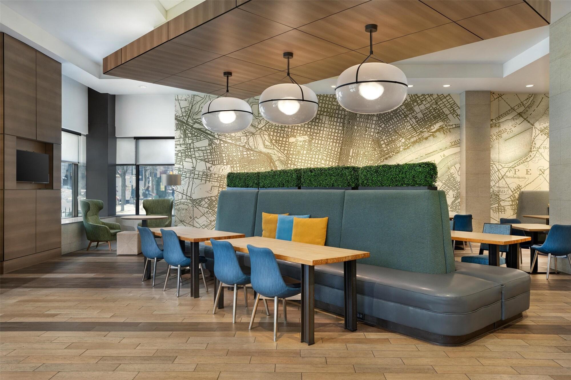 Vista Lobby Home2 Suites by Hilton Philadelphia - Convention Center, PA