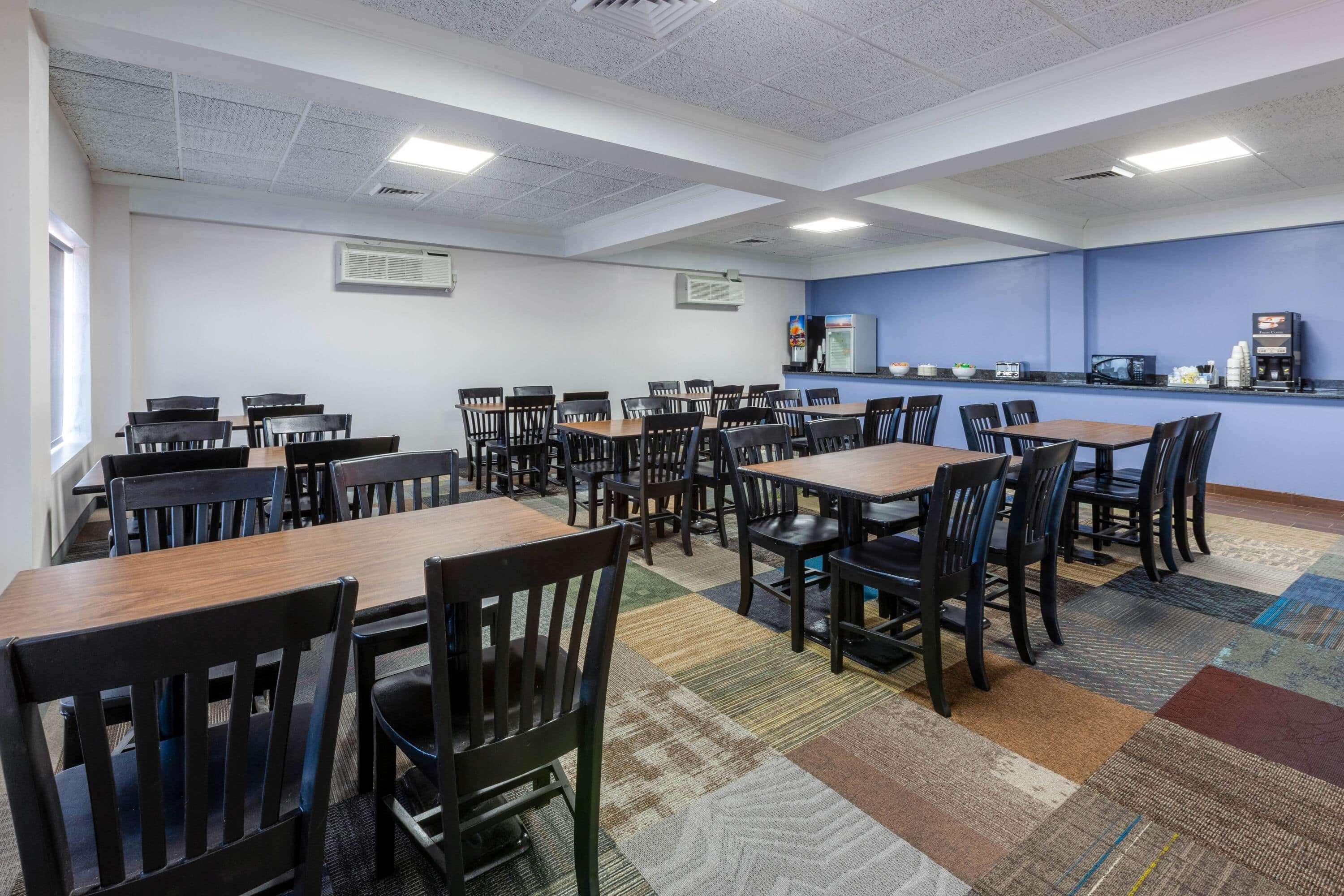 Restaurant Days Inn By Wyndham Sandusky / Cedar Point
