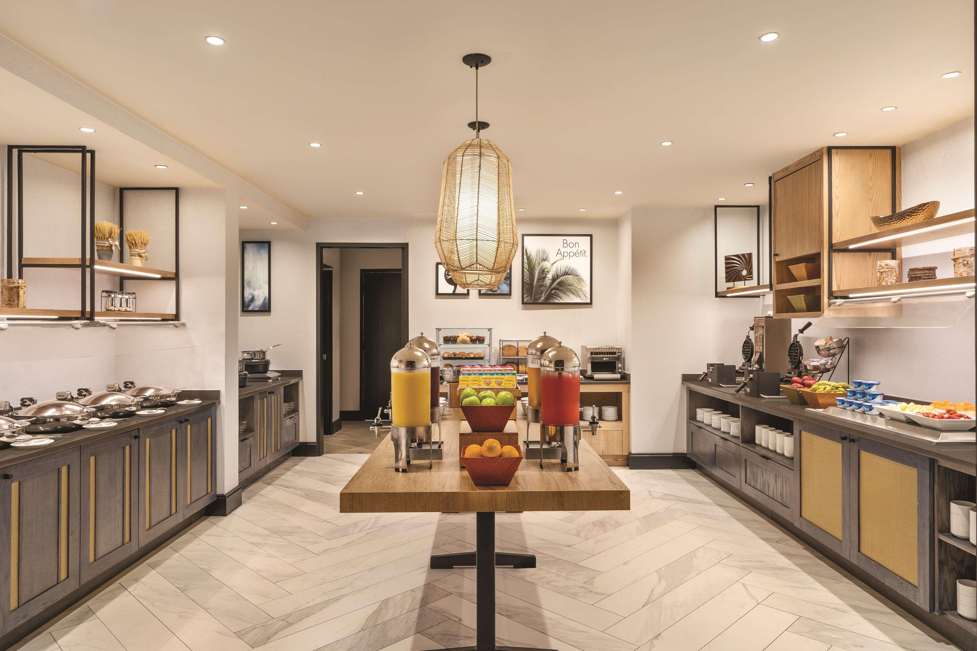 Restaurant DoubleTree by Hilton Tampa Rocky Point Waterfront