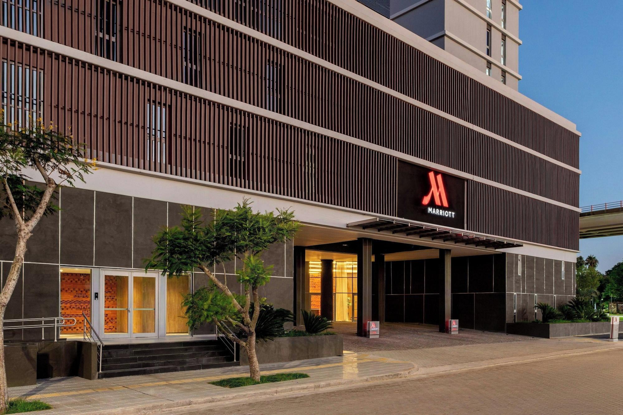 Vista Exterior Marriott Corrientes Hotel
