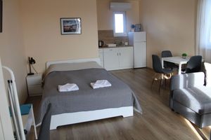 Alquiler Vacacional - Къща за гости Крапец е новопостроена и се намира в централната част на с.Крапец.