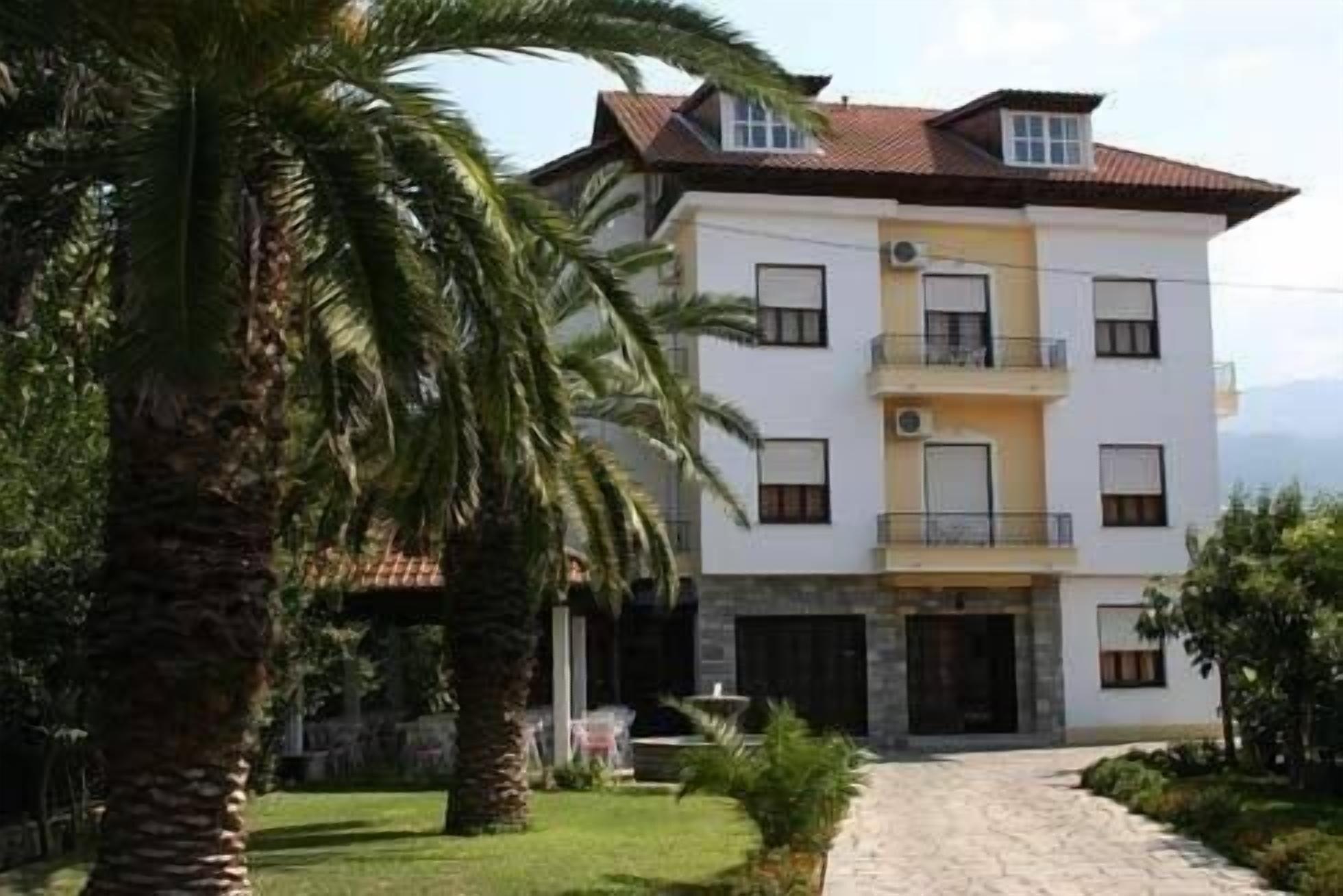 Varios Hotel Vicky