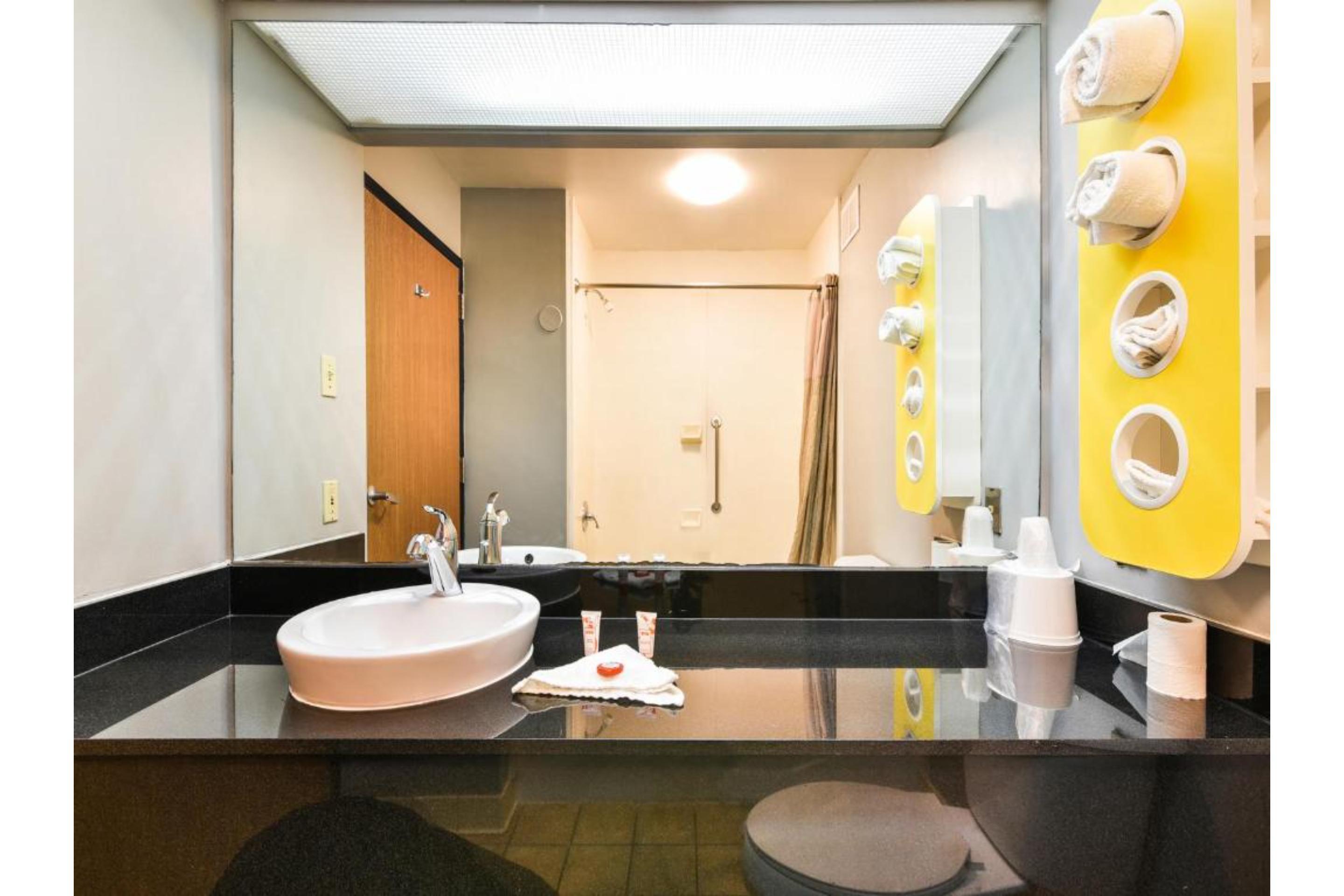 Baño OYO Townhouse Inn Jacksonville near Little Rock Air Force Base