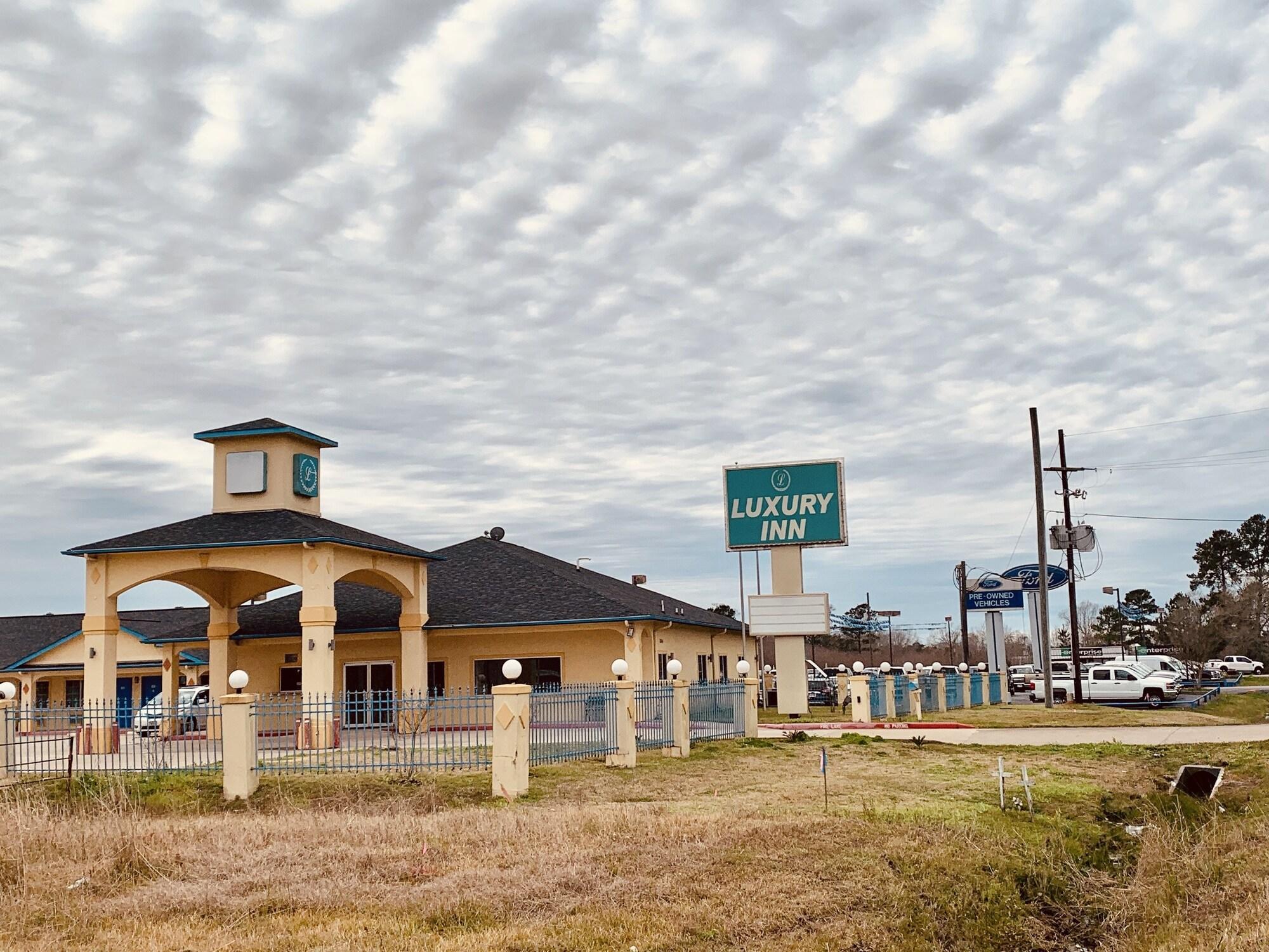 Vista Exterior Luxury Inn & Suites Liberty