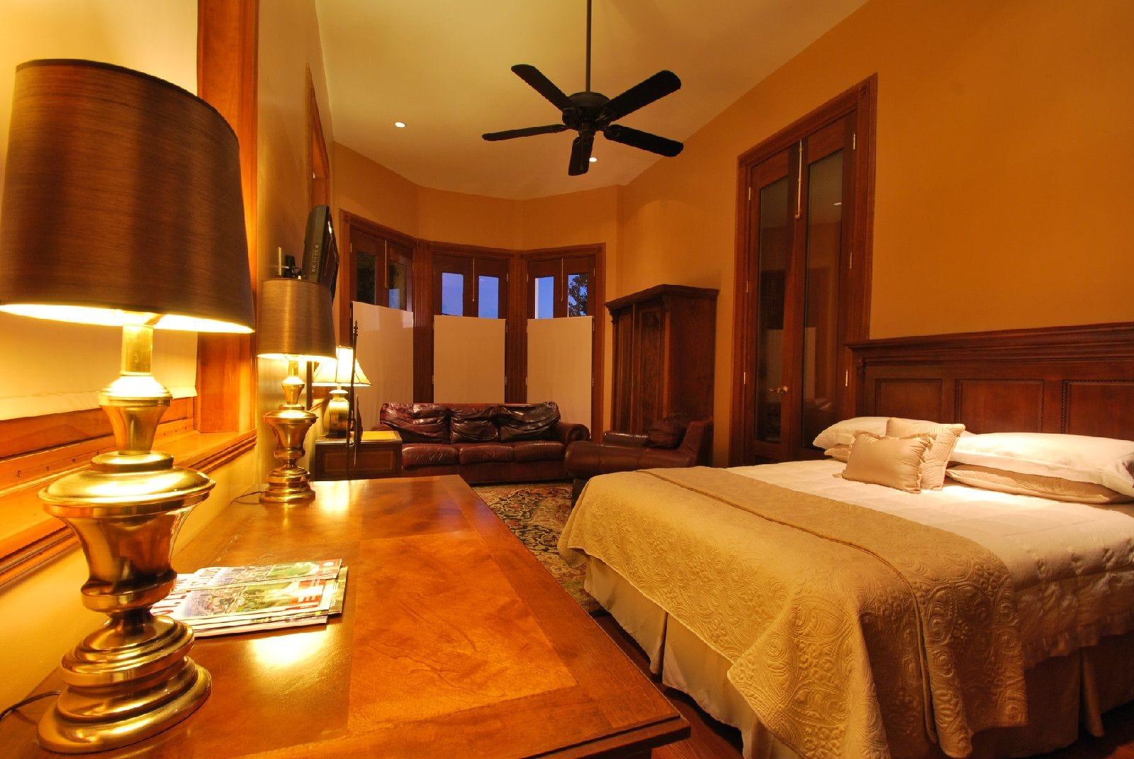 Varios Grand Center Inn