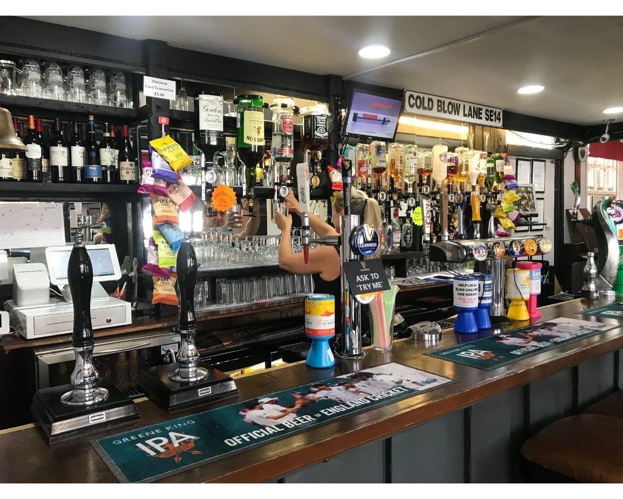 Varios The Bell Hotel