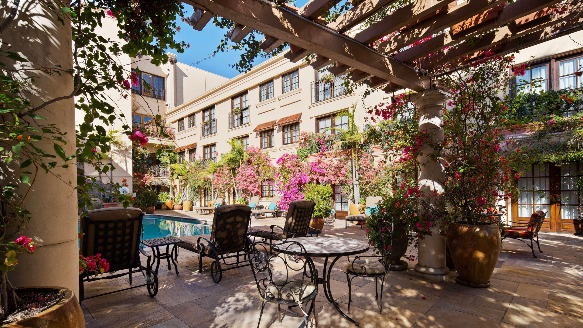 Vista Exterior Best Western Plus Sunset Plaza Hotel