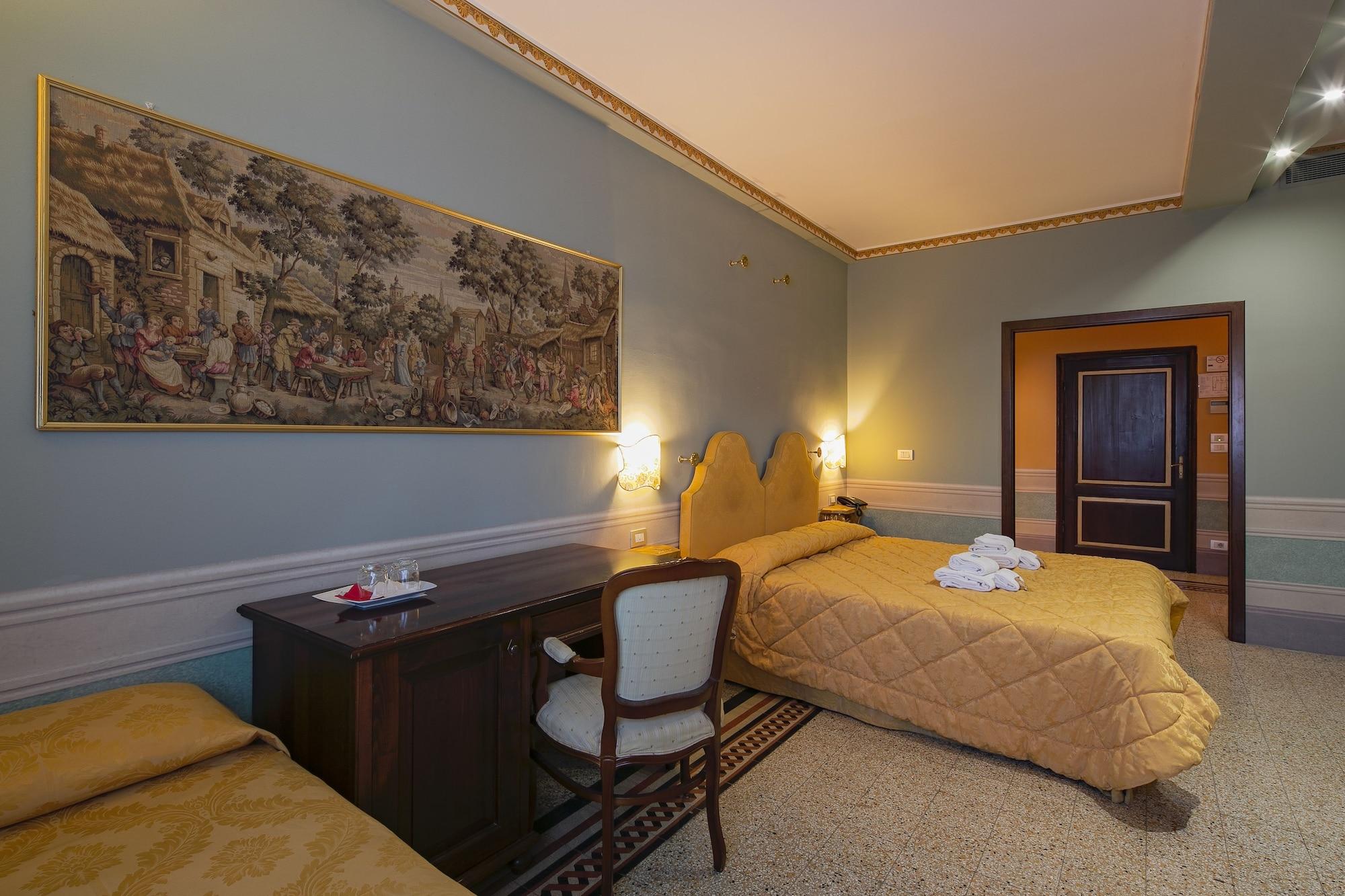 Habitación I PORTICI HOTEL RESIDENZA D’EPOCA