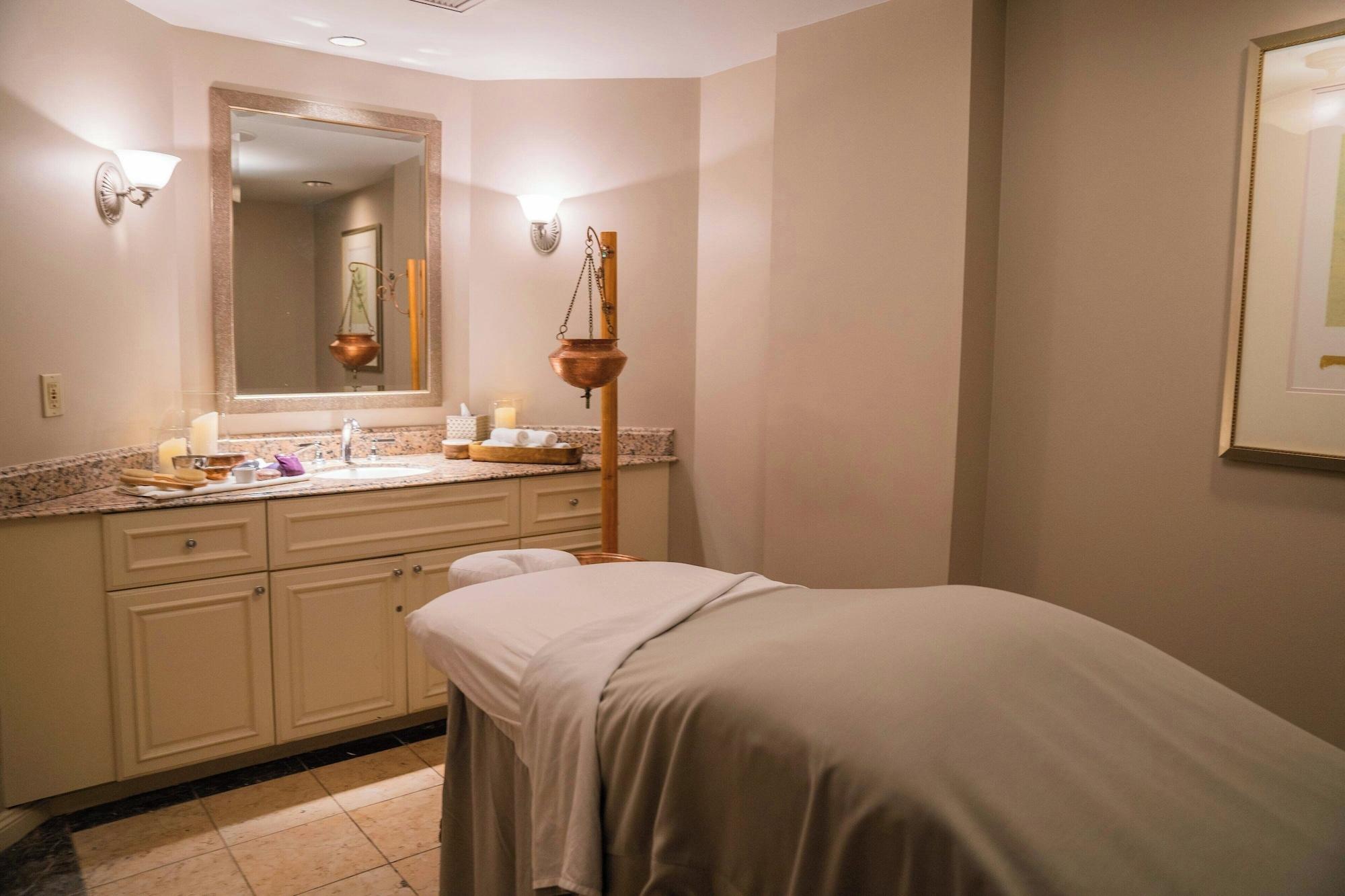 Spa Houston Grand Hotel - River Oaks