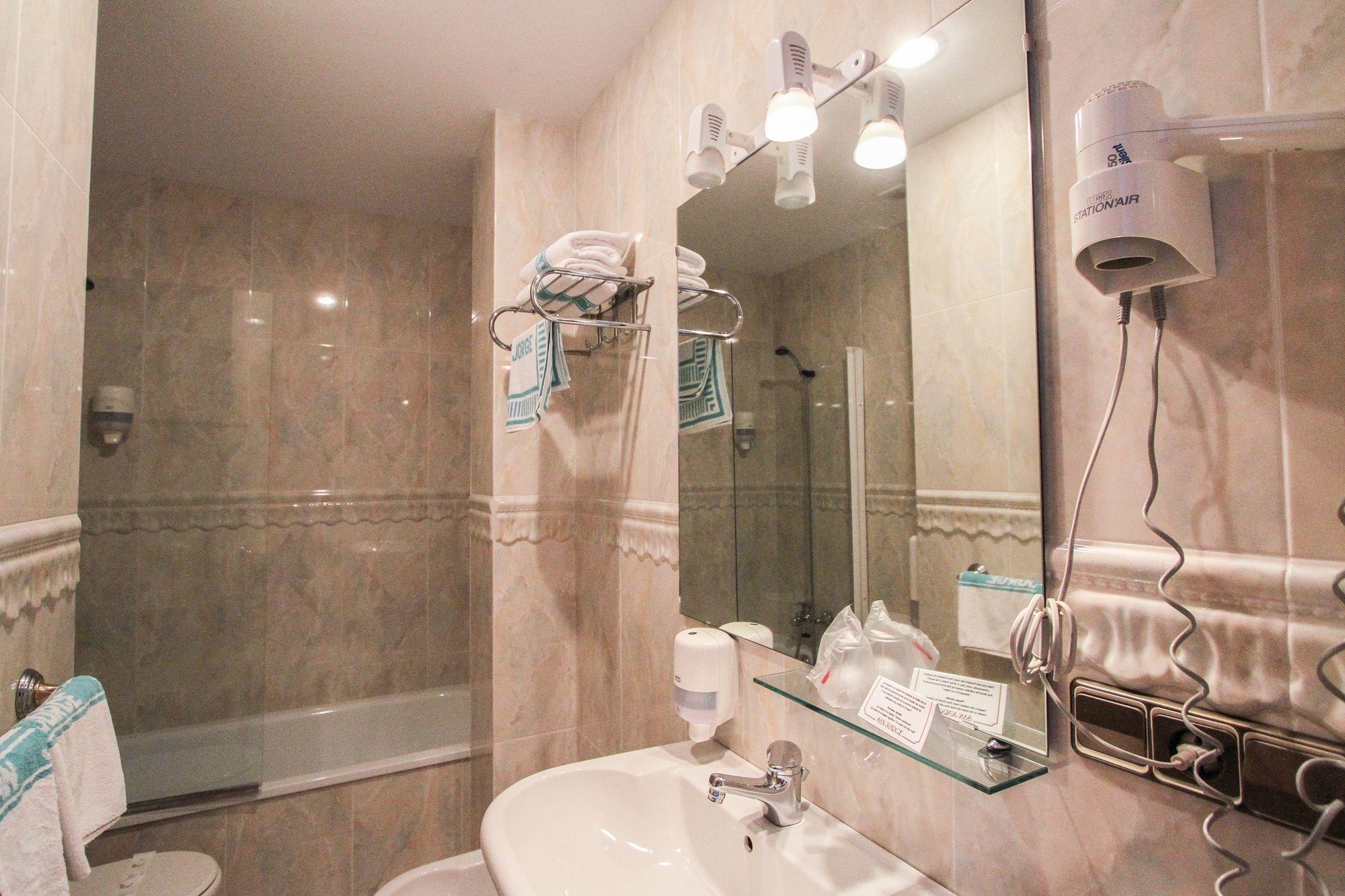 Equipamiento de Habitación Hotel Y Apartamentos San Jorge