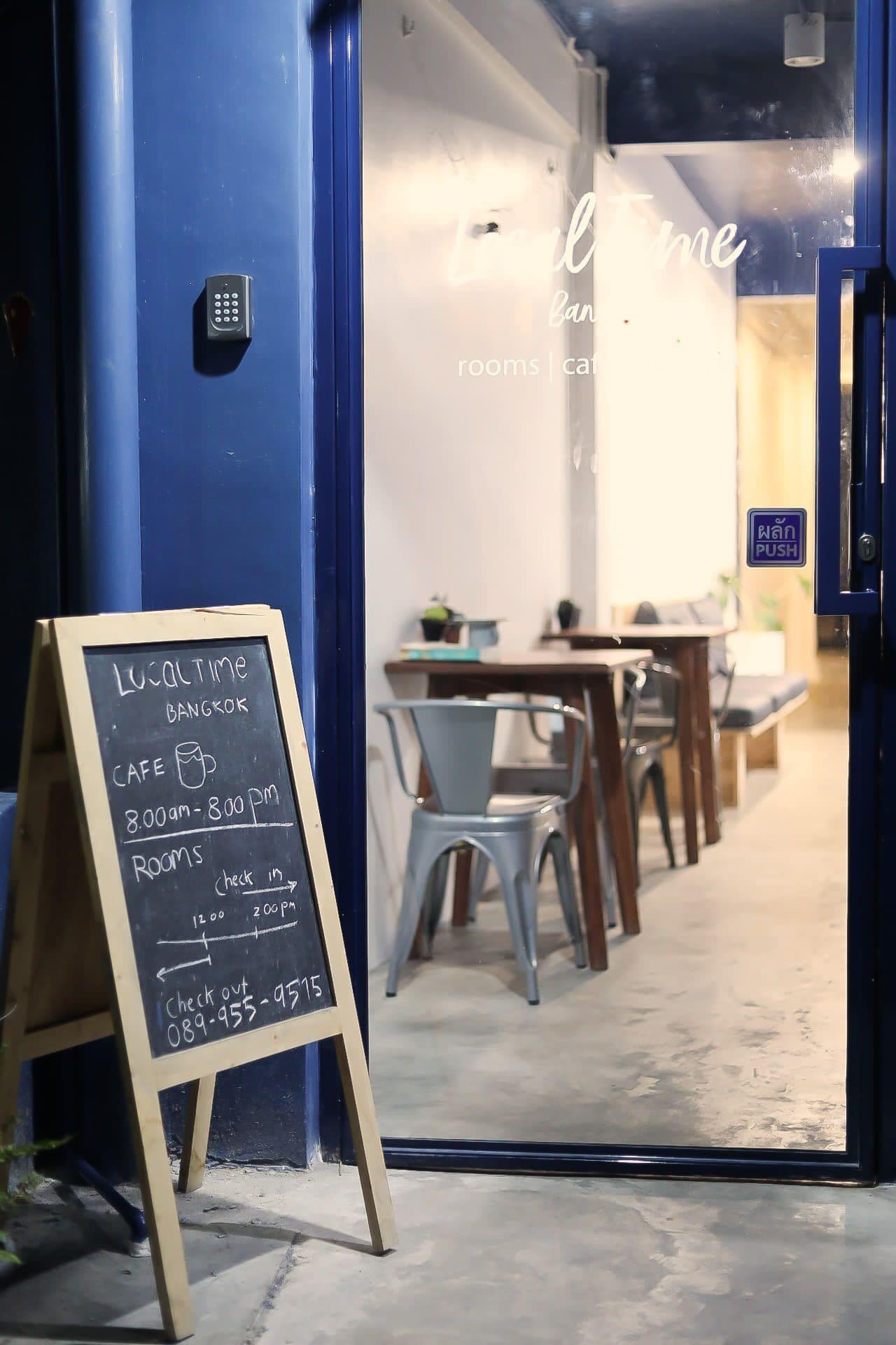 Vista Exterior Local Time Bangkok - Hostel